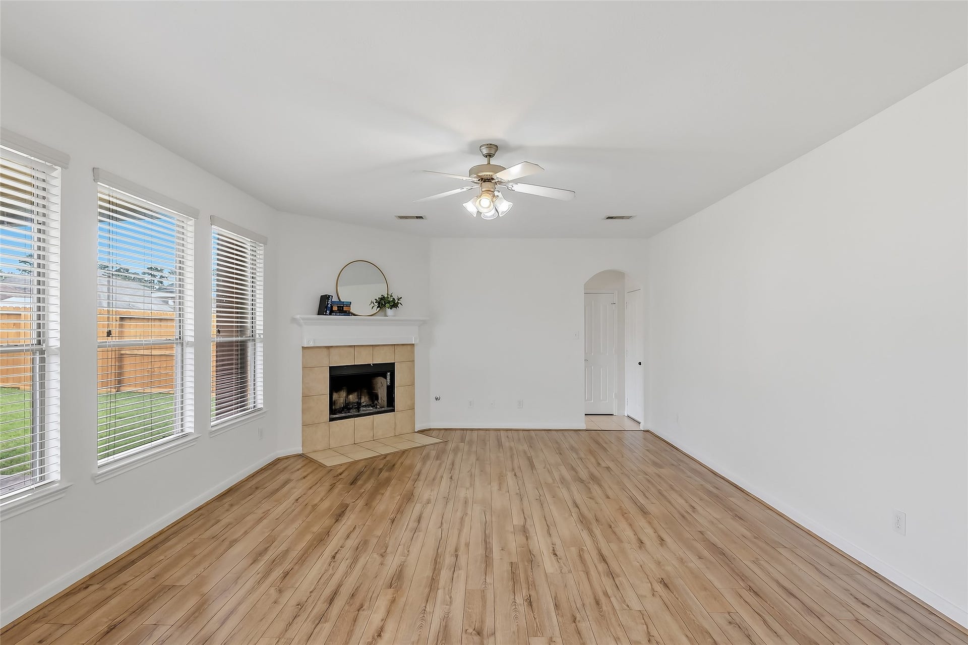 32014 Decker Oaks Drive, Pinehurst, TX 77362 32014 Decker Oaks Drive, Pinehurst, TX 77362