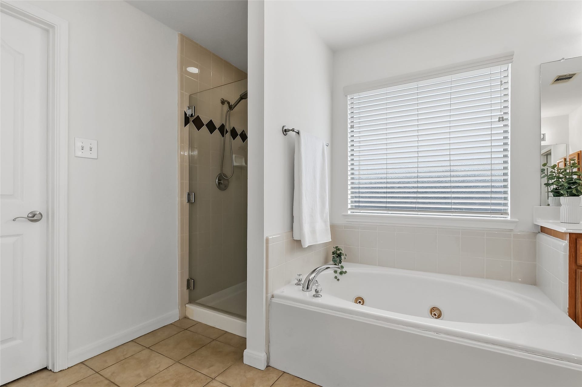 32014 Decker Oaks Drive, Pinehurst, TX 77362 32014 Decker Oaks Drive, Pinehurst, TX 77362