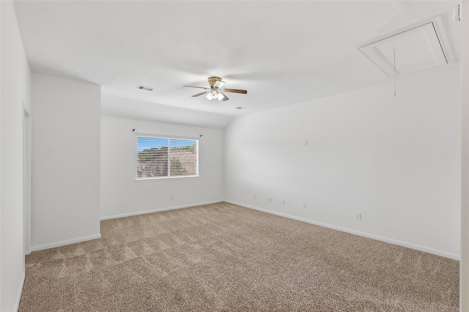 32014 Decker Oaks Drive, Pinehurst, TX 77362 32014 Decker Oaks Drive, Pinehurst, TX 77362