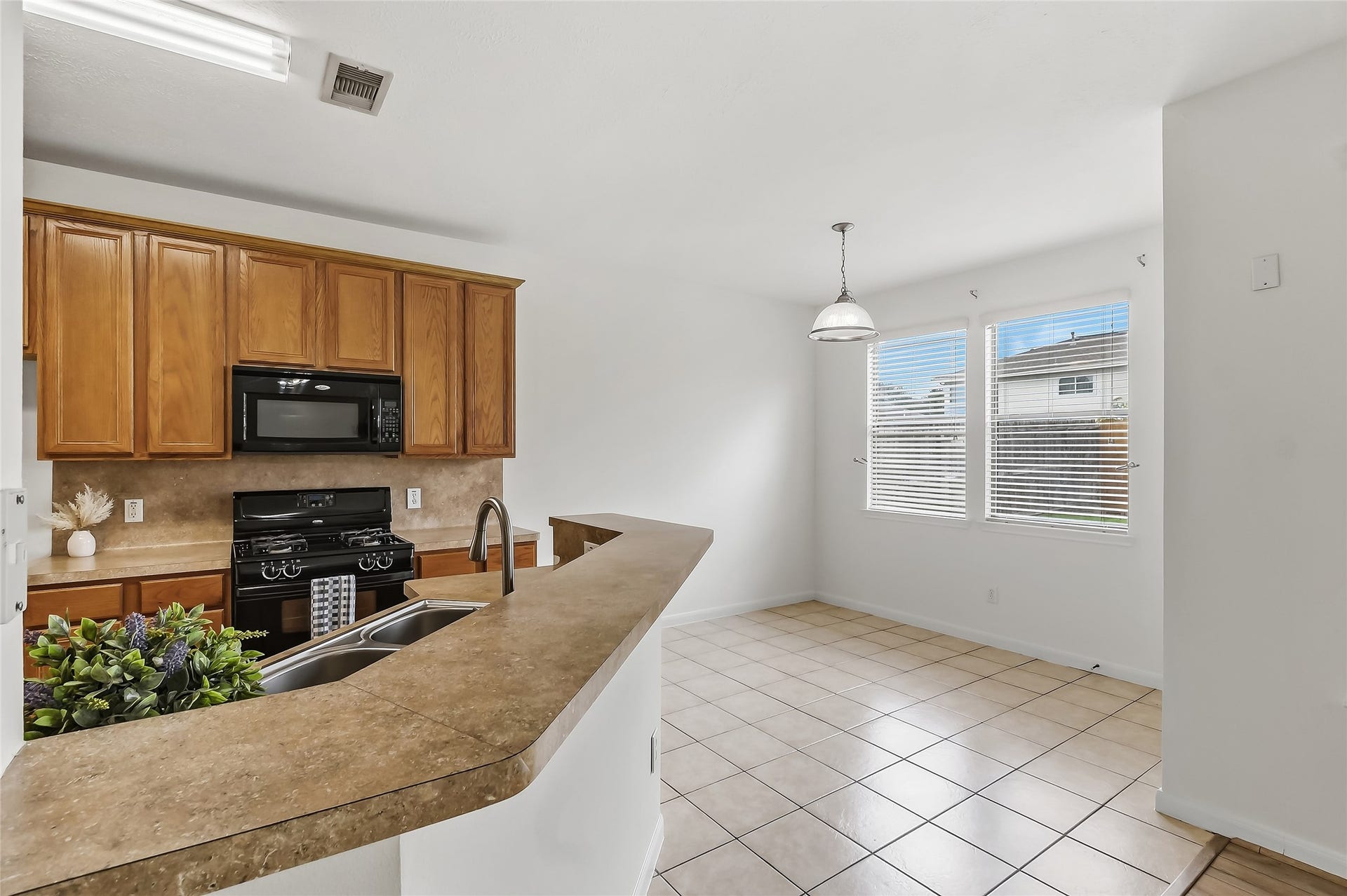 32014 Decker Oaks Drive, Pinehurst, TX 77362 32014 Decker Oaks Drive, Pinehurst, TX 77362