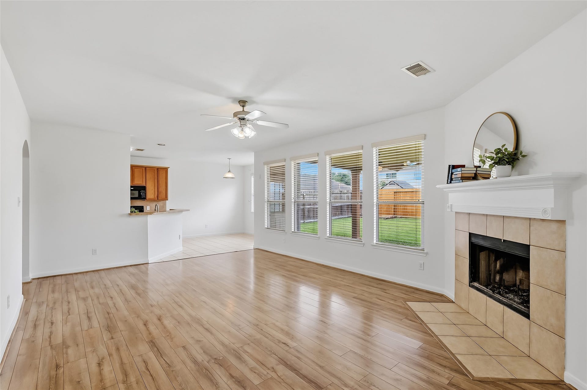 32014 Decker Oaks Drive, Pinehurst, TX 77362 32014 Decker Oaks Drive, Pinehurst, TX 77362