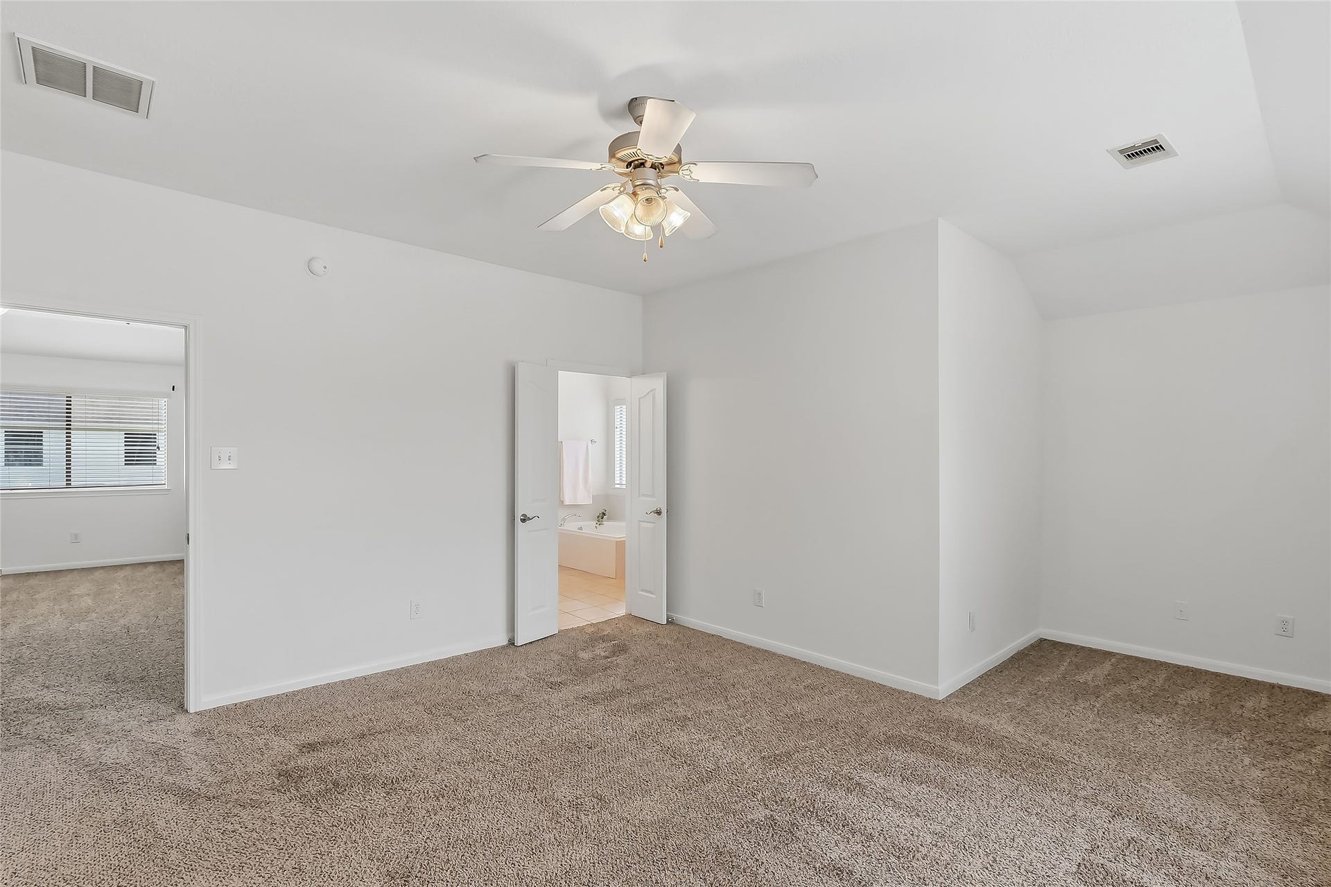 32014 Decker Oaks Drive, Pinehurst, TX 77362 32014 Decker Oaks Drive, Pinehurst, TX 77362