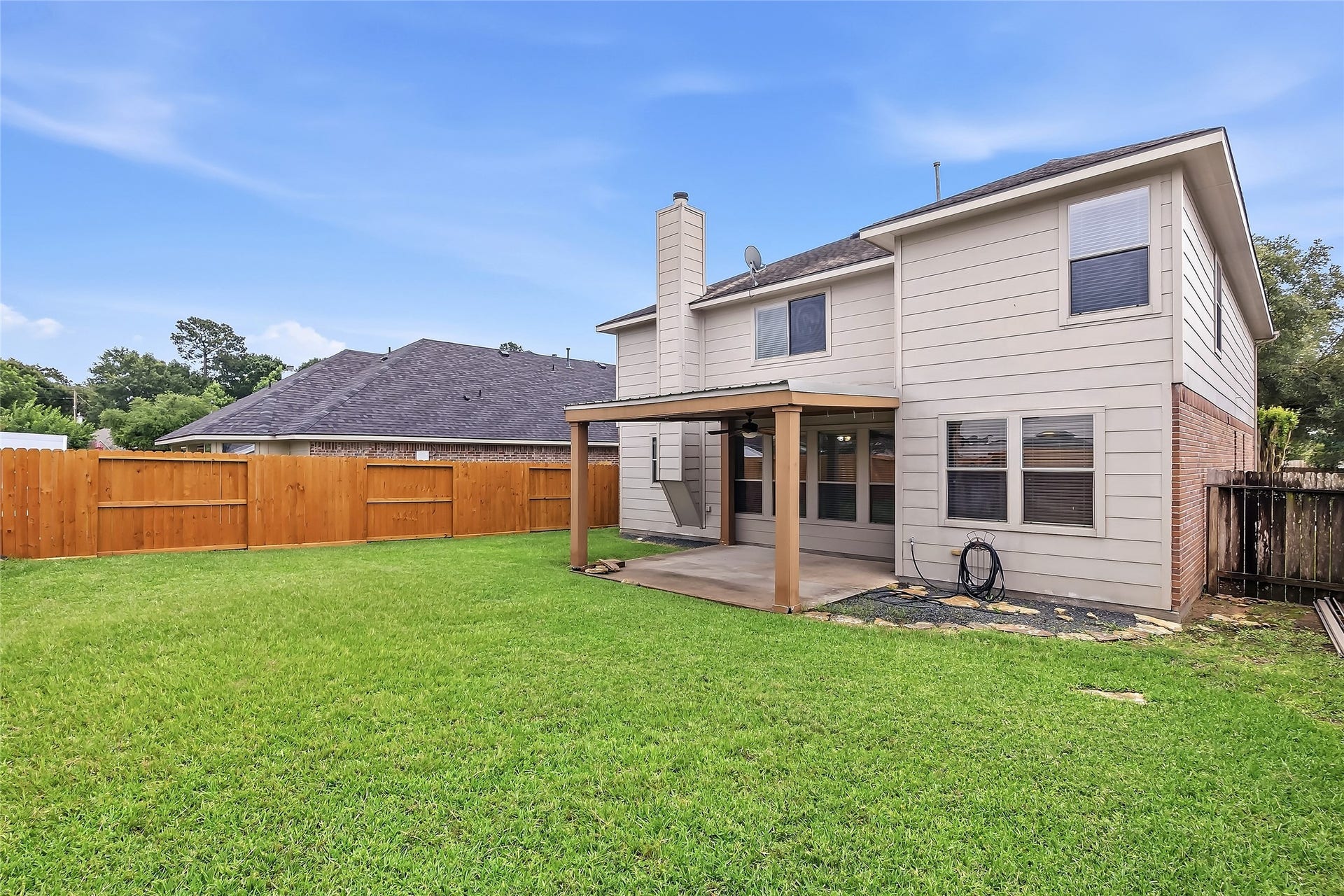 32014 Decker Oaks Drive, Pinehurst, TX 77362 32014 Decker Oaks Drive, Pinehurst, TX 77362
