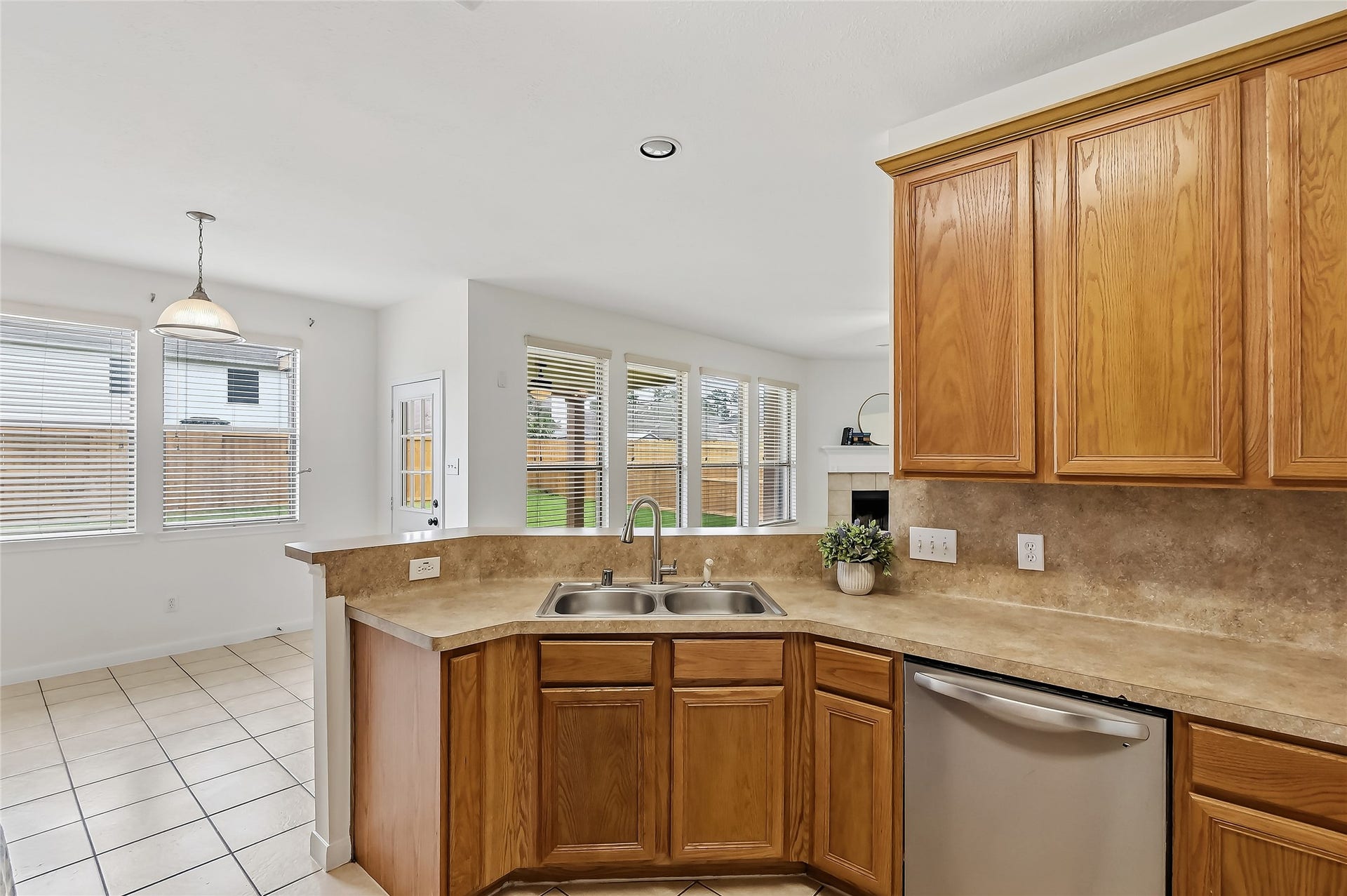 32014 Decker Oaks Drive, Pinehurst, TX 77362 32014 Decker Oaks Drive, Pinehurst, TX 77362