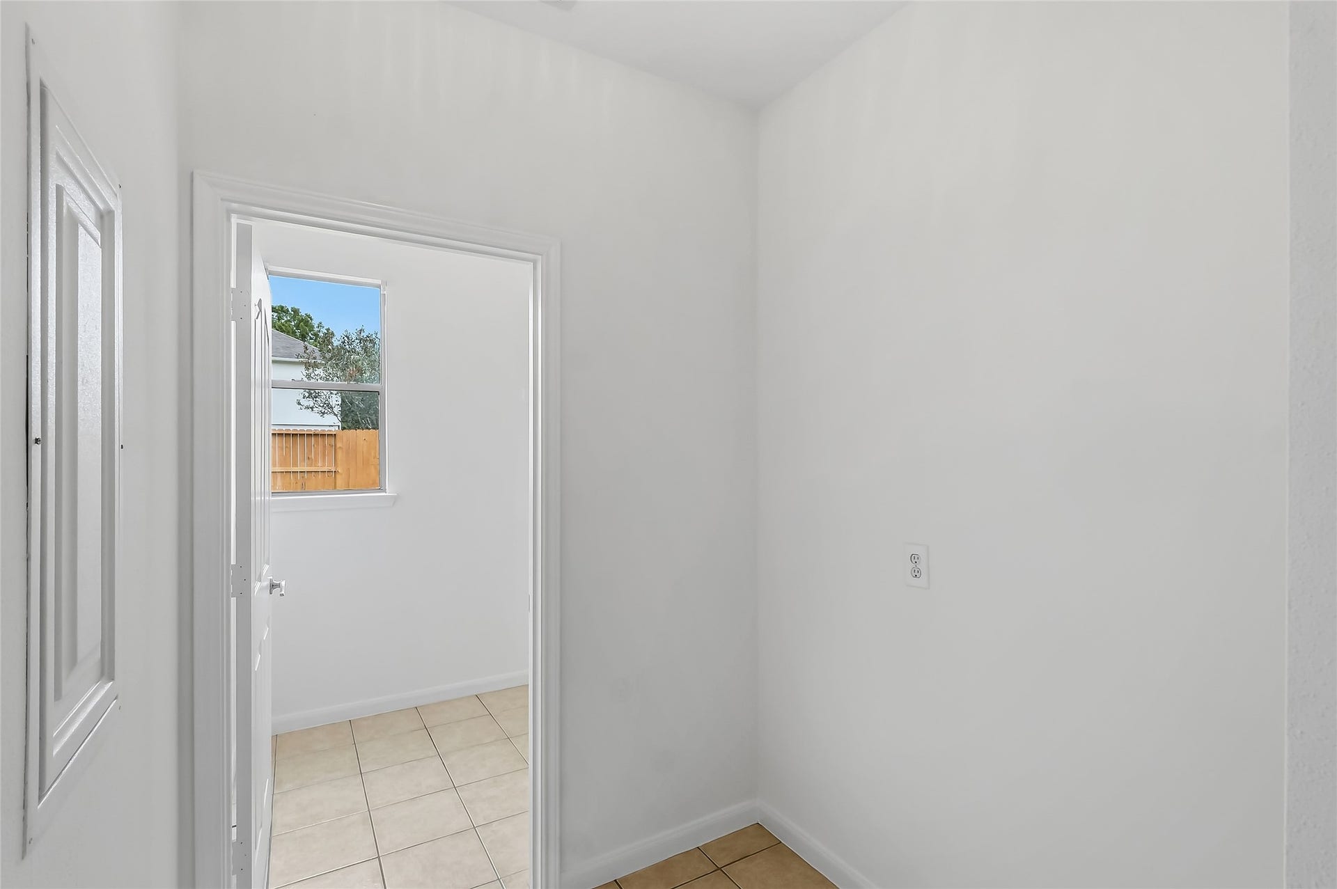 32014 Decker Oaks Drive, Pinehurst, TX 77362 32014 Decker Oaks Drive, Pinehurst, TX 77362