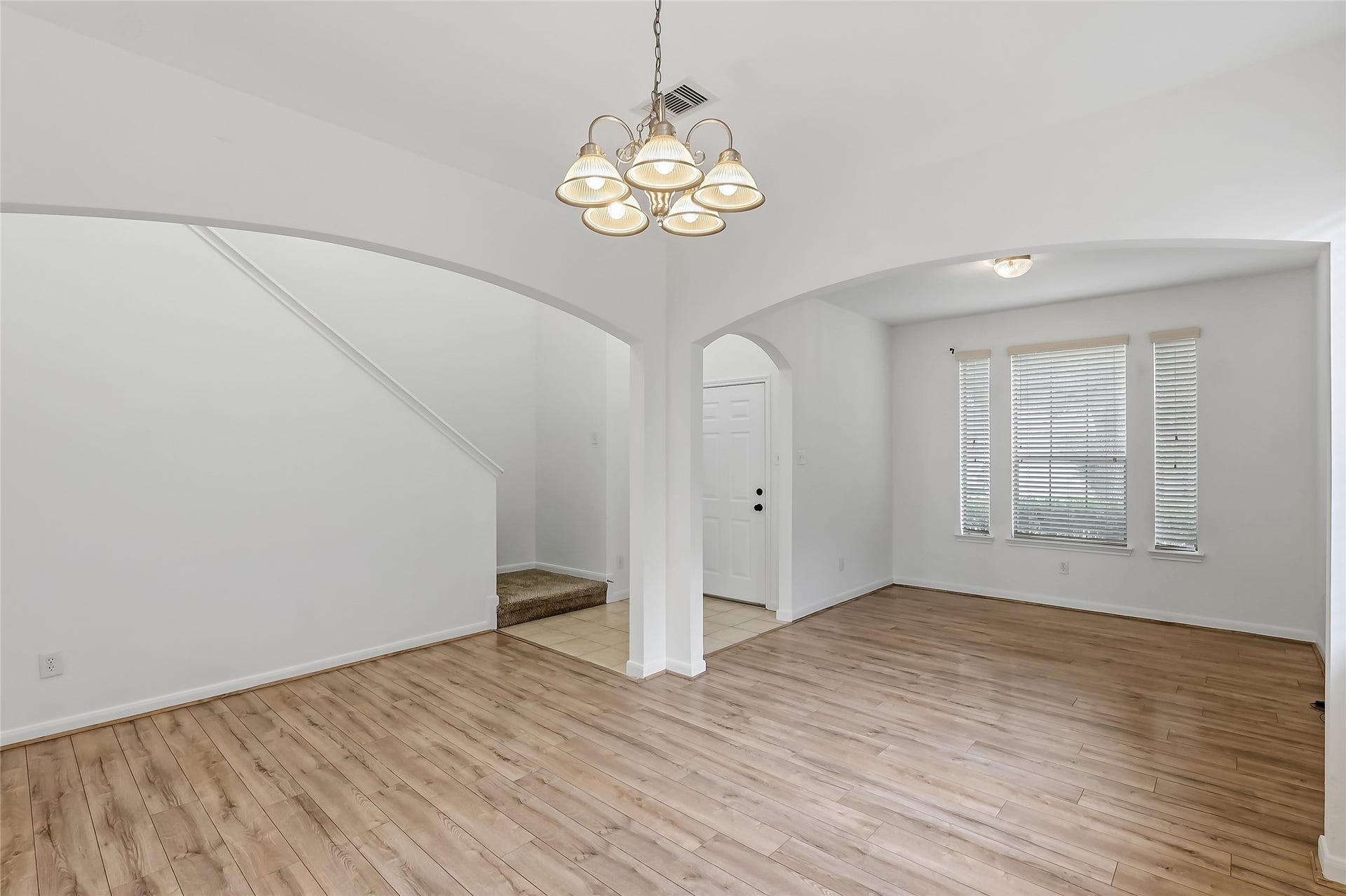 32014 Decker Oaks Drive, Pinehurst, TX 77362 32014 Decker Oaks Drive, Pinehurst, TX 77362