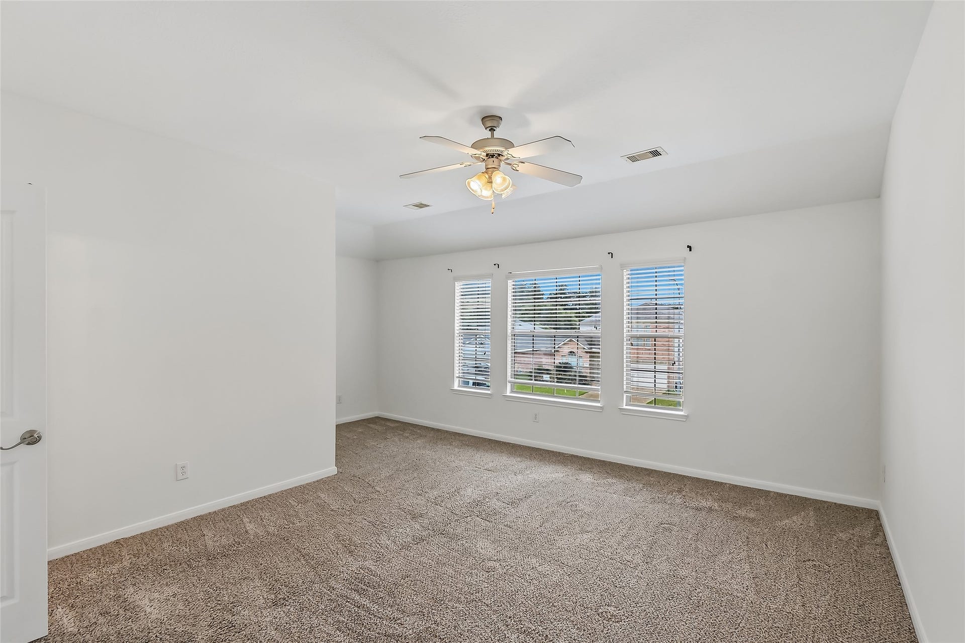 32014 Decker Oaks Drive, Pinehurst, TX 77362 32014 Decker Oaks Drive, Pinehurst, TX 77362
