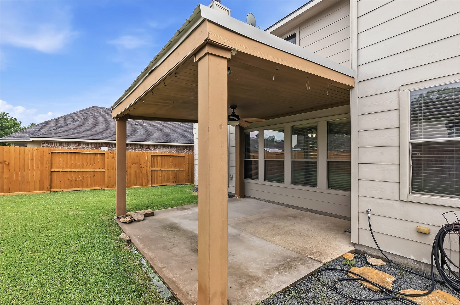 32014 Decker Oaks Drive, Pinehurst, TX 77362 32014 Decker Oaks Drive, Pinehurst, TX 77362