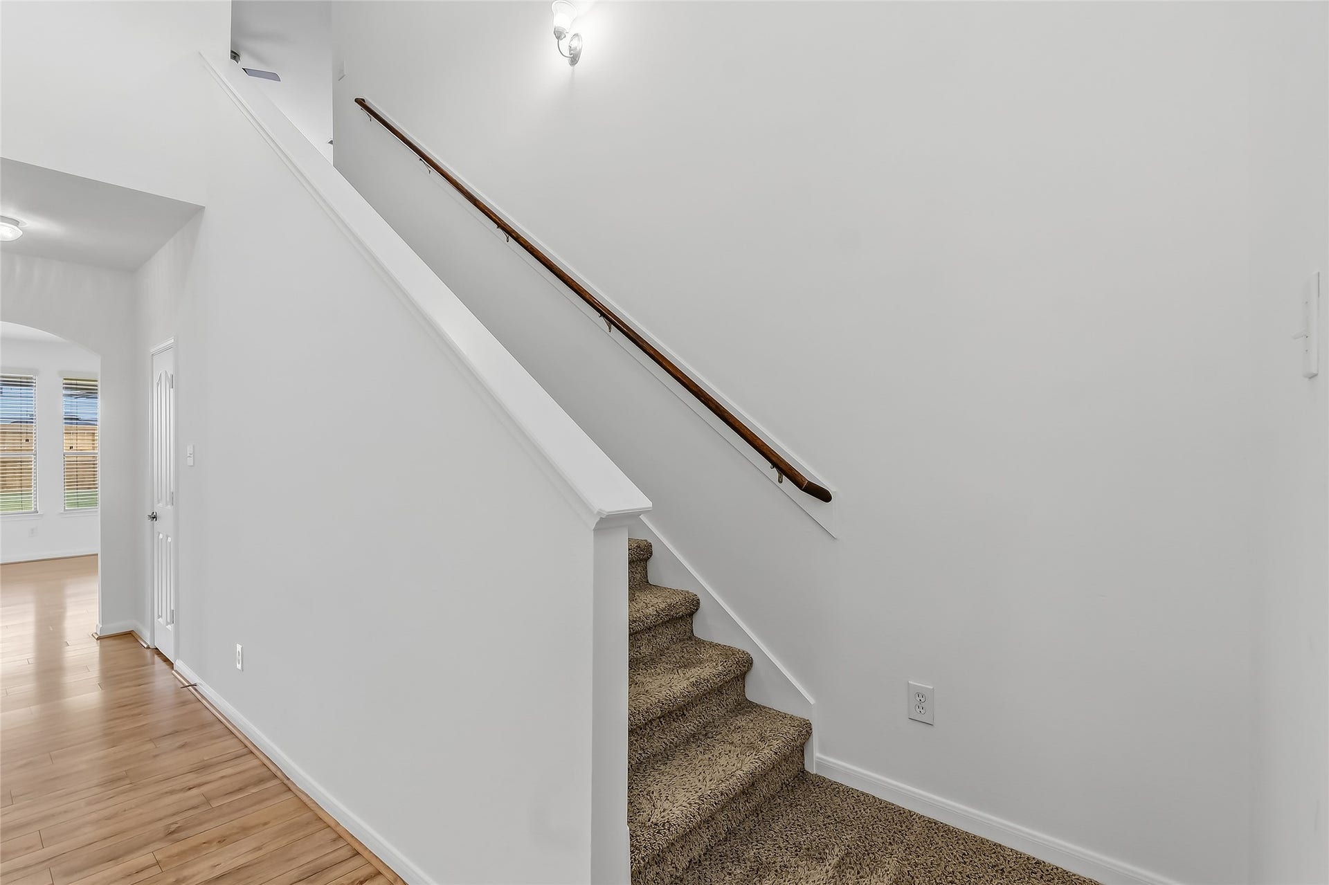 32014 Decker Oaks Drive, Pinehurst, TX 77362 32014 Decker Oaks Drive, Pinehurst, TX 77362