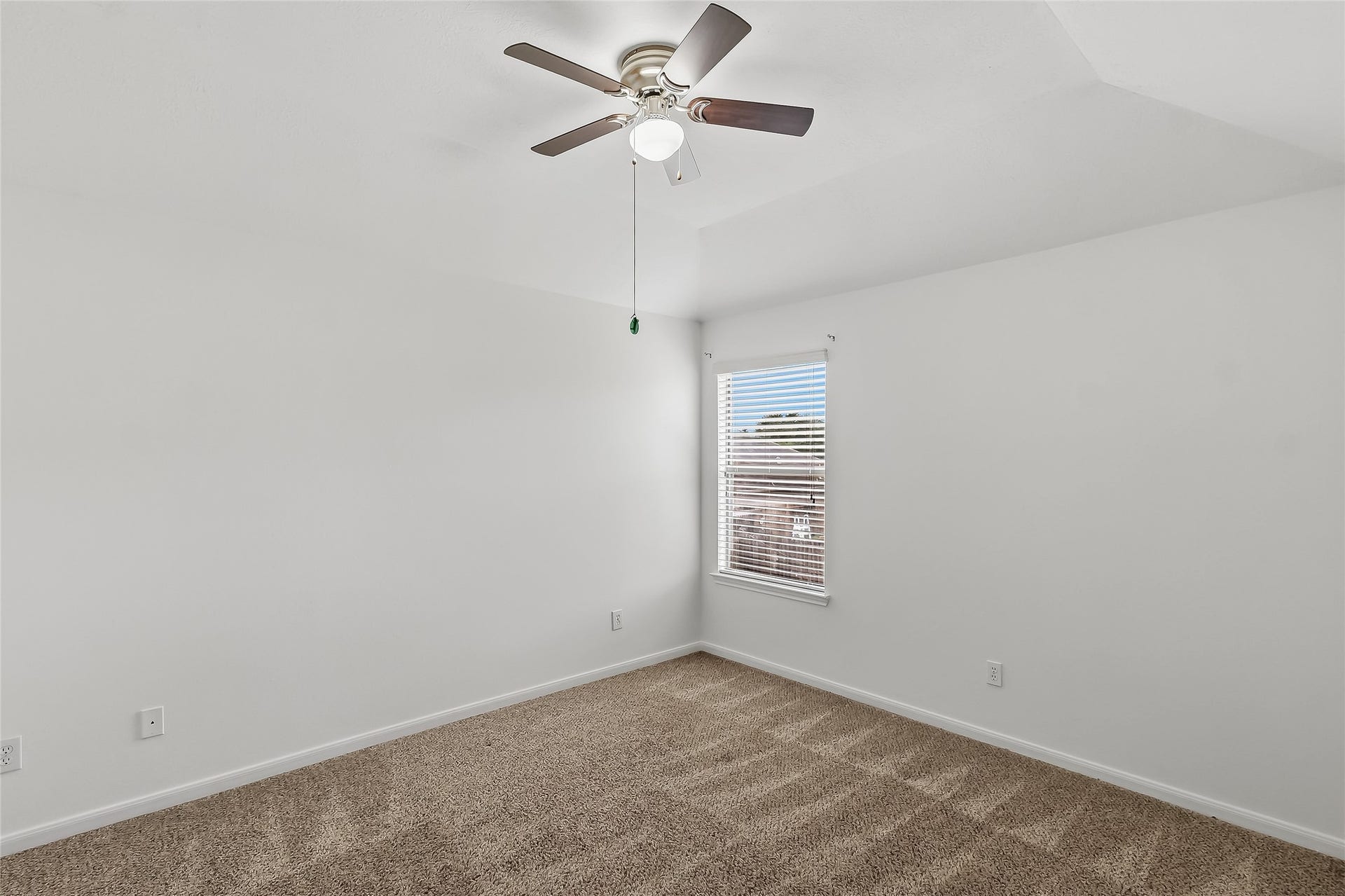 32014 Decker Oaks Drive, Pinehurst, TX 77362 32014 Decker Oaks Drive, Pinehurst, TX 77362