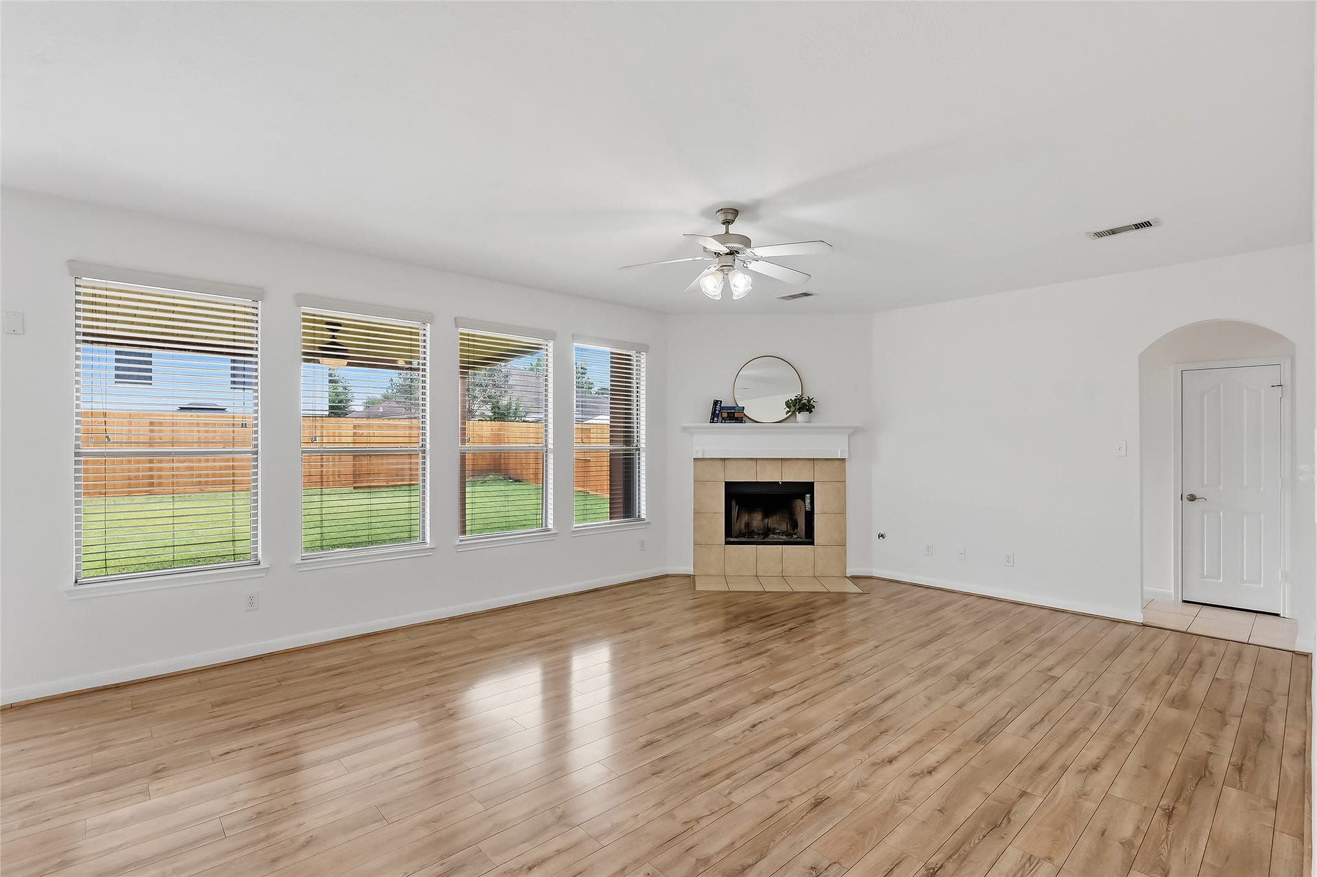32014 Decker Oaks Drive, Pinehurst, TX 77362 32014 Decker Oaks Drive, Pinehurst, TX 77362