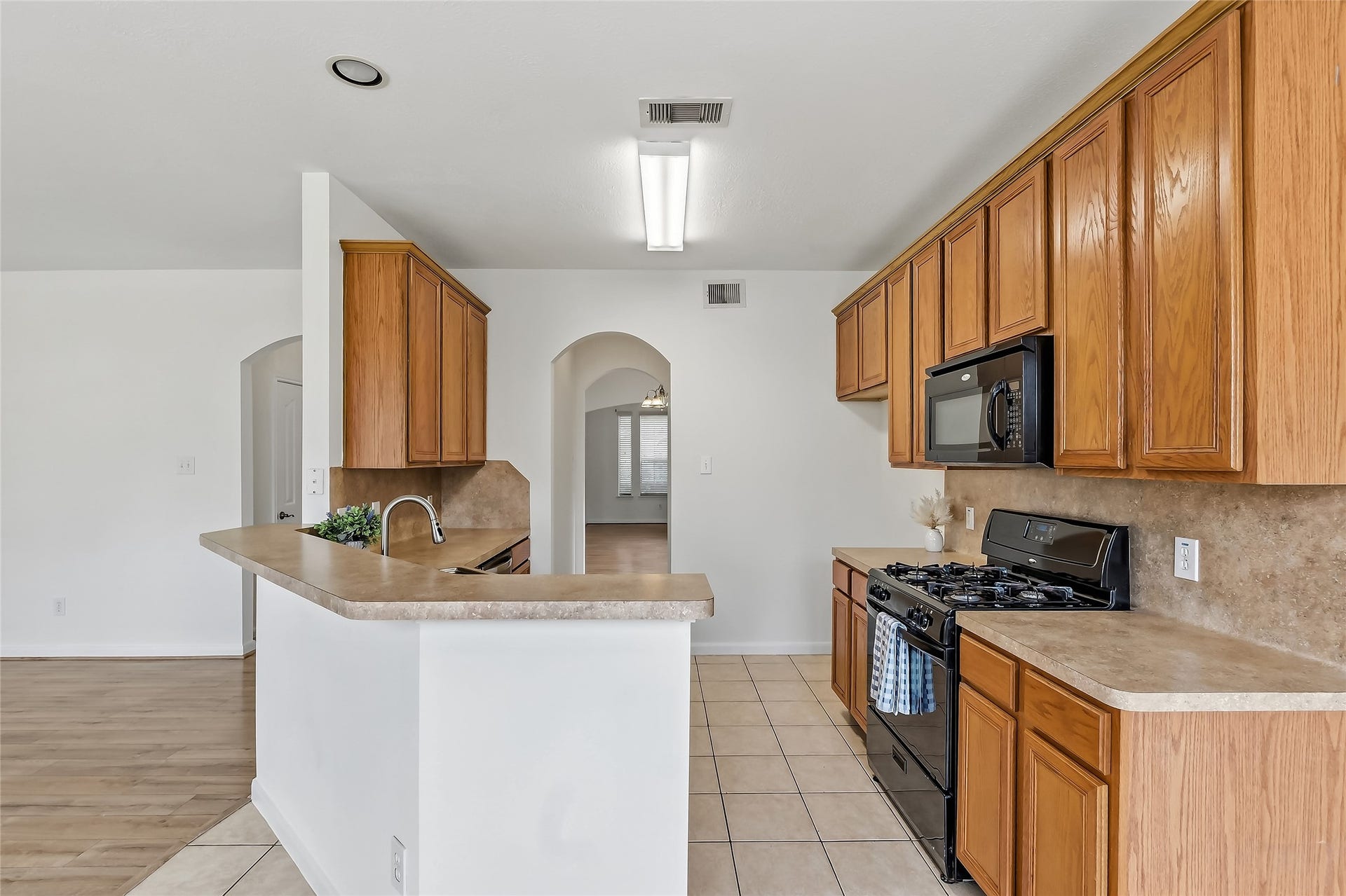 32014 Decker Oaks Drive, Pinehurst, TX 77362 32014 Decker Oaks Drive, Pinehurst, TX 77362