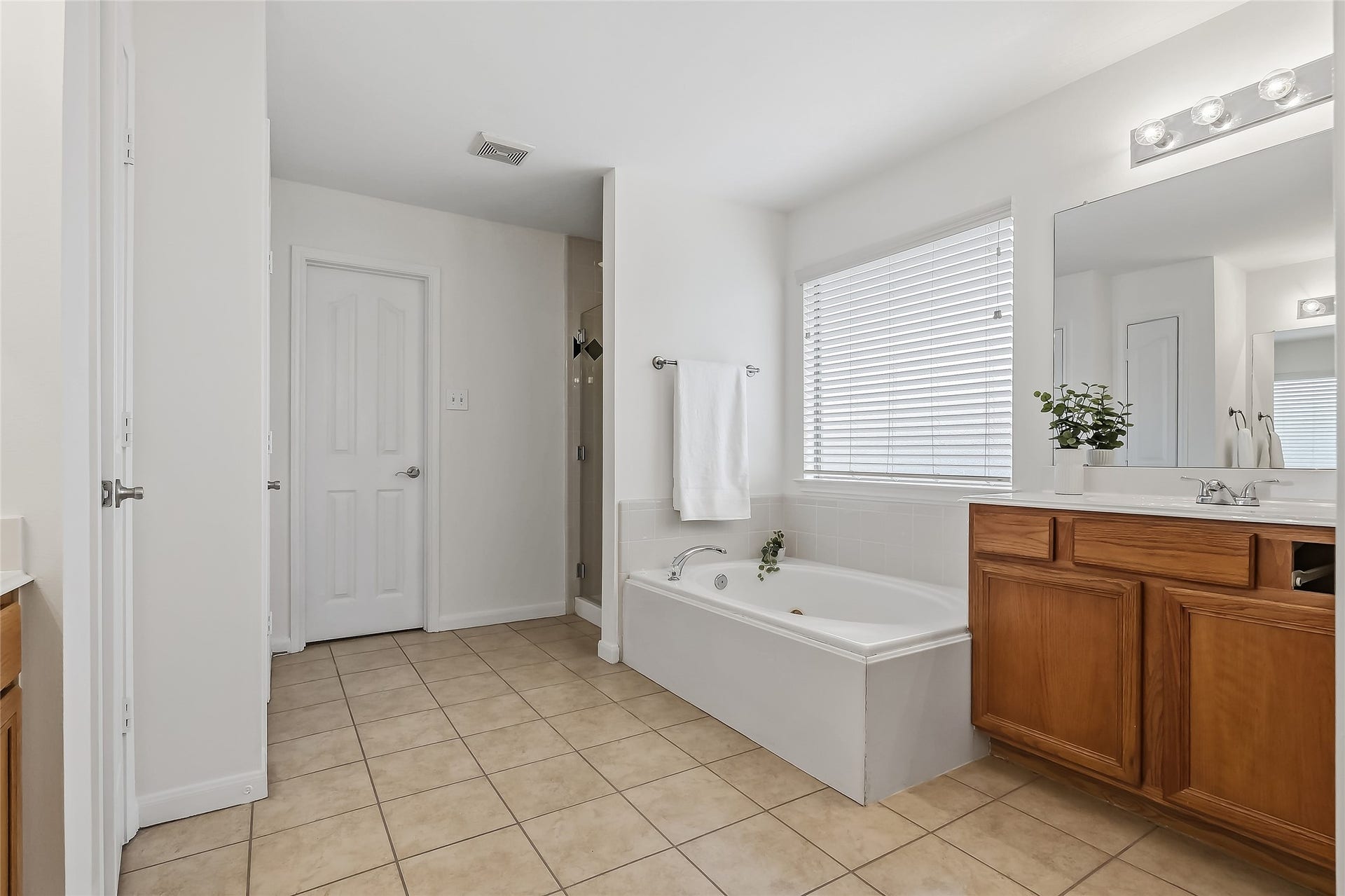 32014 Decker Oaks Drive, Pinehurst, TX 77362 32014 Decker Oaks Drive, Pinehurst, TX 77362