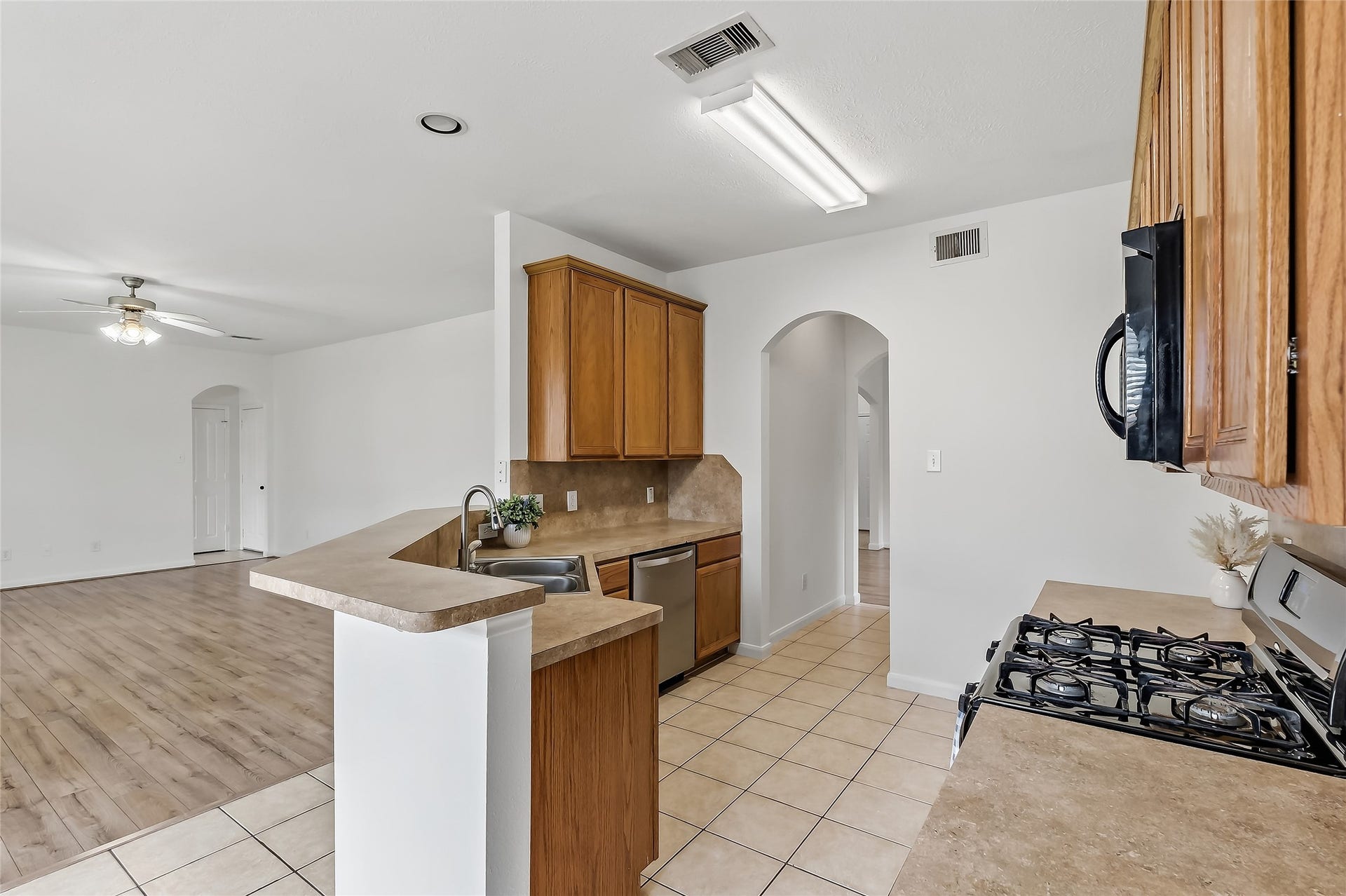 32014 Decker Oaks Drive, Pinehurst, TX 77362 32014 Decker Oaks Drive, Pinehurst, TX 77362