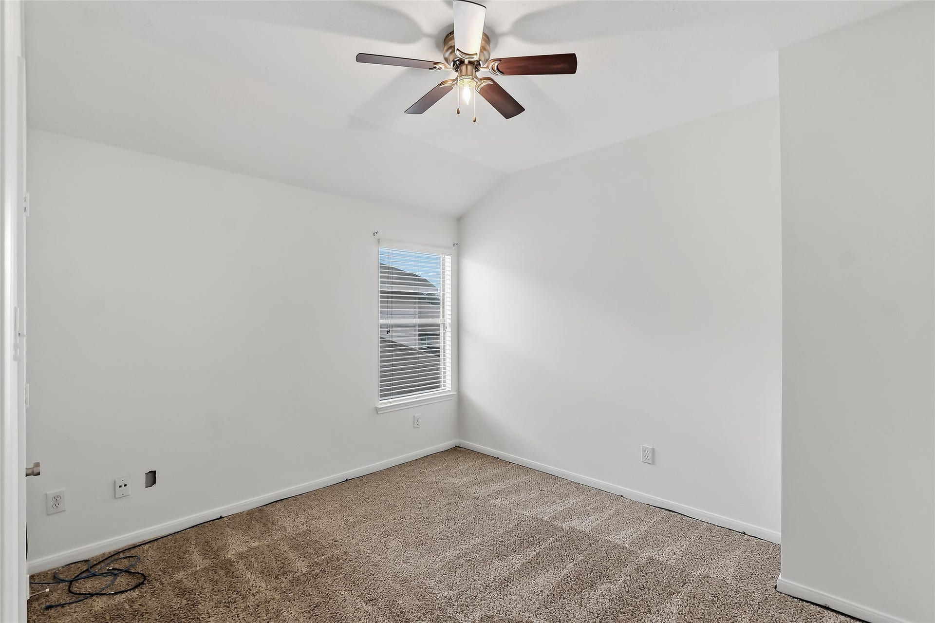 32014 Decker Oaks Drive, Pinehurst, TX 77362 32014 Decker Oaks Drive, Pinehurst, TX 77362