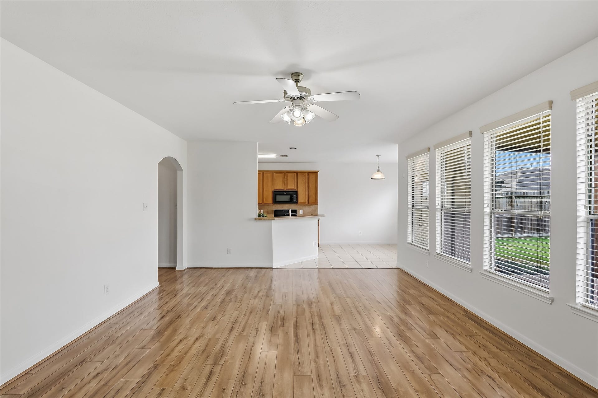 32014 Decker Oaks Drive, Pinehurst, TX 77362 32014 Decker Oaks Drive, Pinehurst, TX 77362