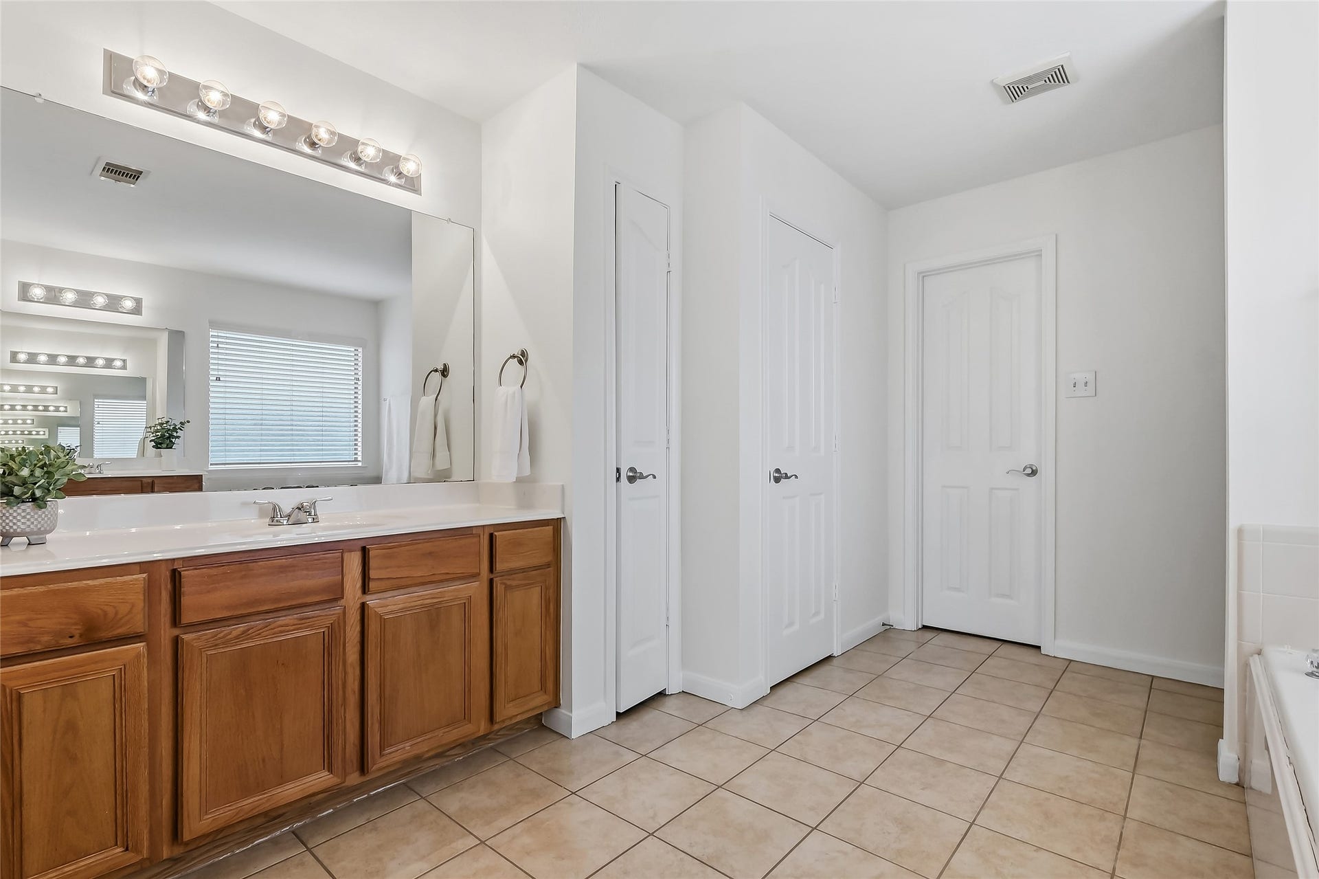 32014 Decker Oaks Drive, Pinehurst, TX 77362 32014 Decker Oaks Drive, Pinehurst, TX 77362