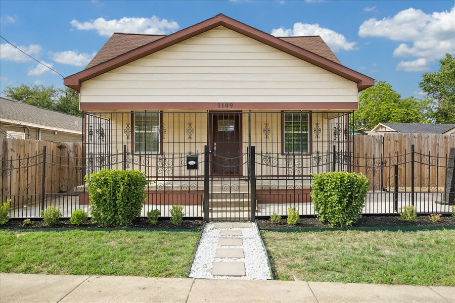 Property photo for 1109 Hays Street, Houston, TX