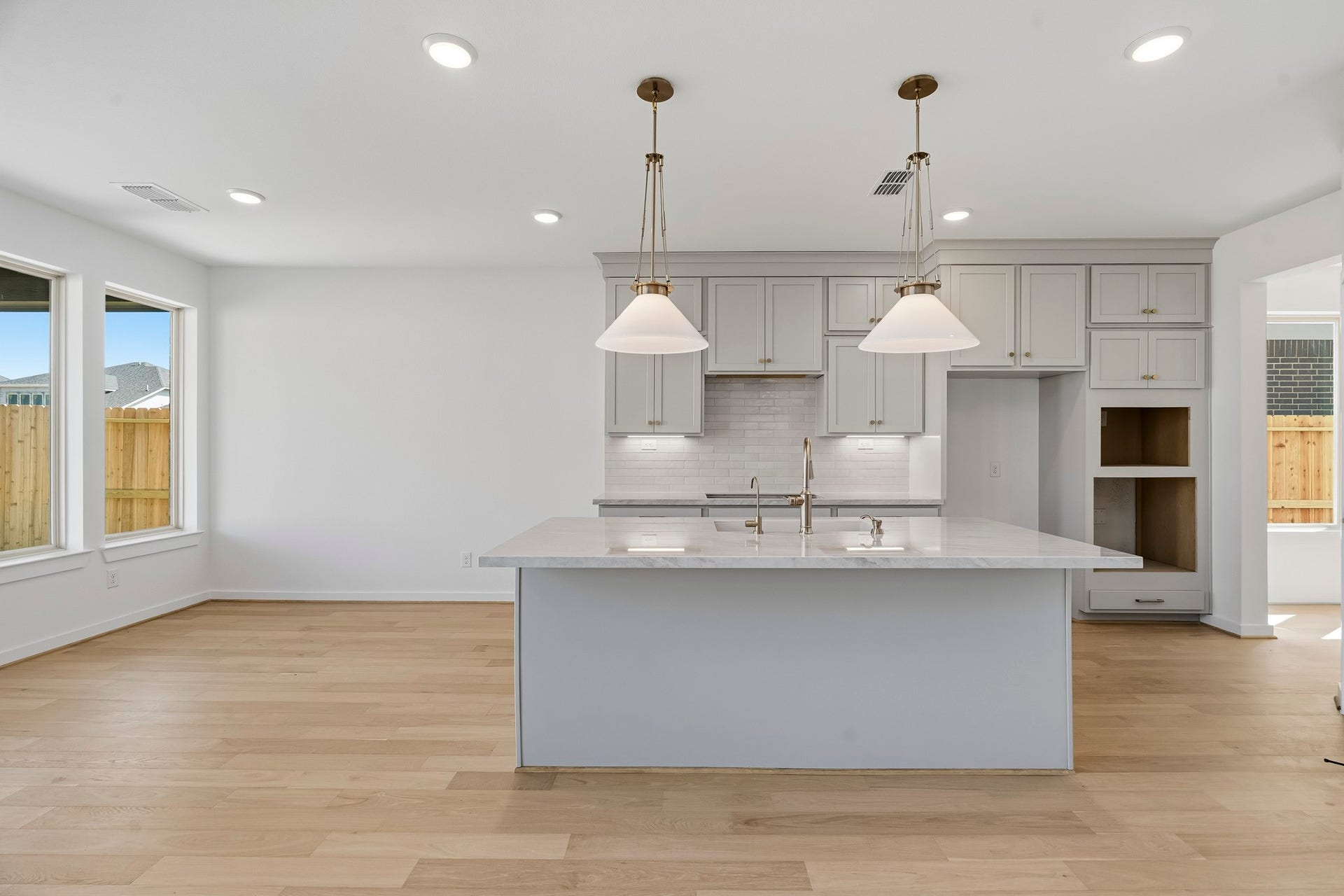 4522 Sunny Hazel Lane, Fulshear, TX 77441 Beautiful kitchen featuring a large island and designer finishes.