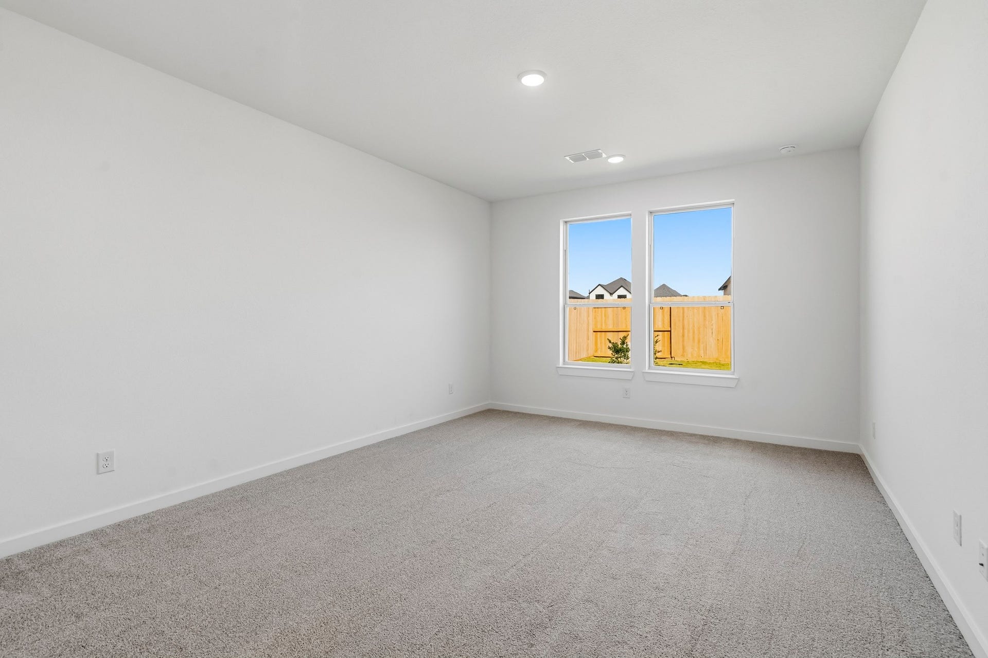 4522 Sunny Hazel Lane, Fulshear, TX 77441 Spacious primary bedroom with backyard views.