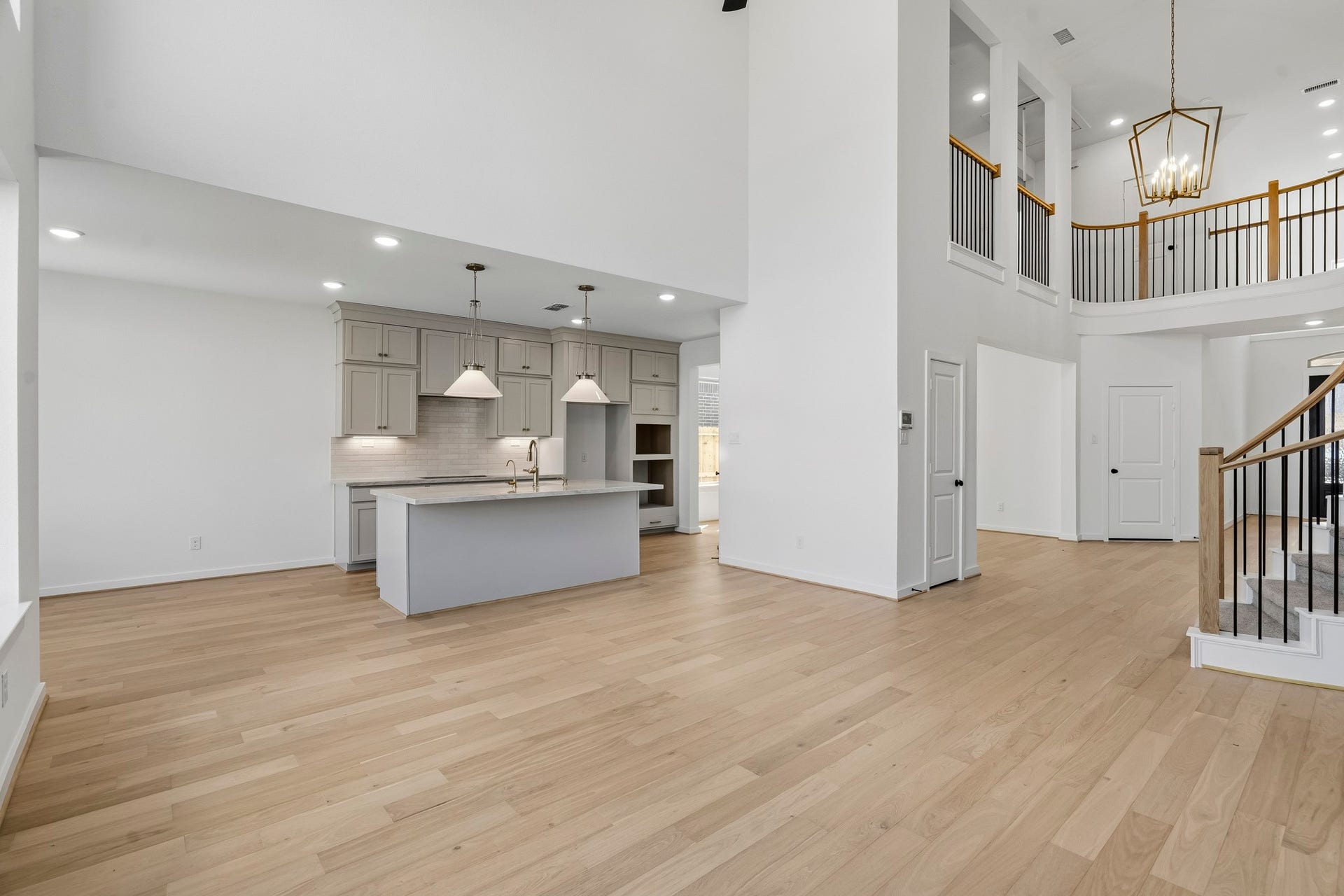 4522 Sunny Hazel Lane, Fulshear, TX 77441 Open-concept living area with soaring ceilings and seamless flow into the kitchen.