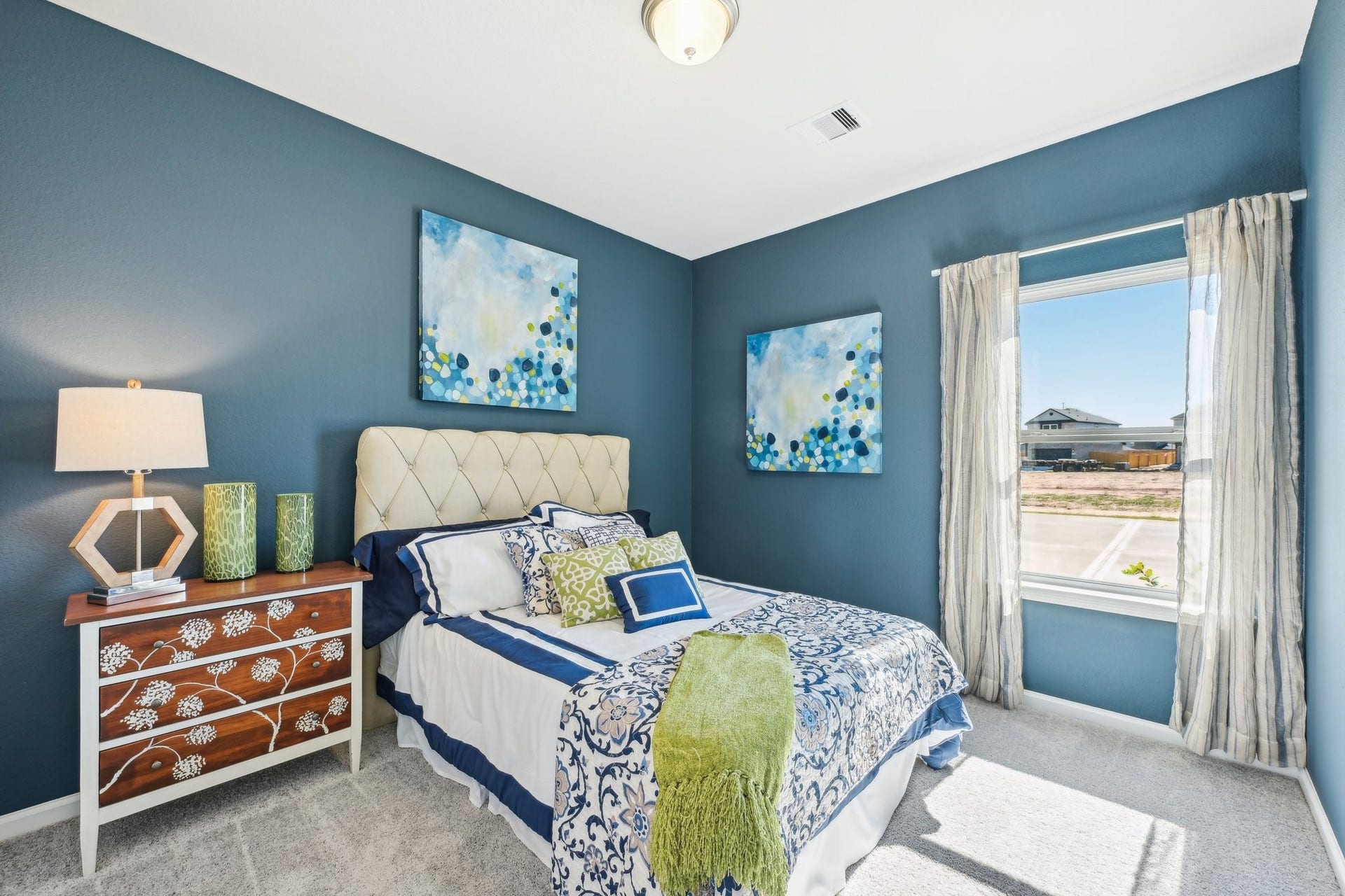 2831 Wind Cave Drive, Iowa Colony, TX 77583 Oakshire II- Bed 3. Sample image for illustration; upgrades, options, and colors may vary.