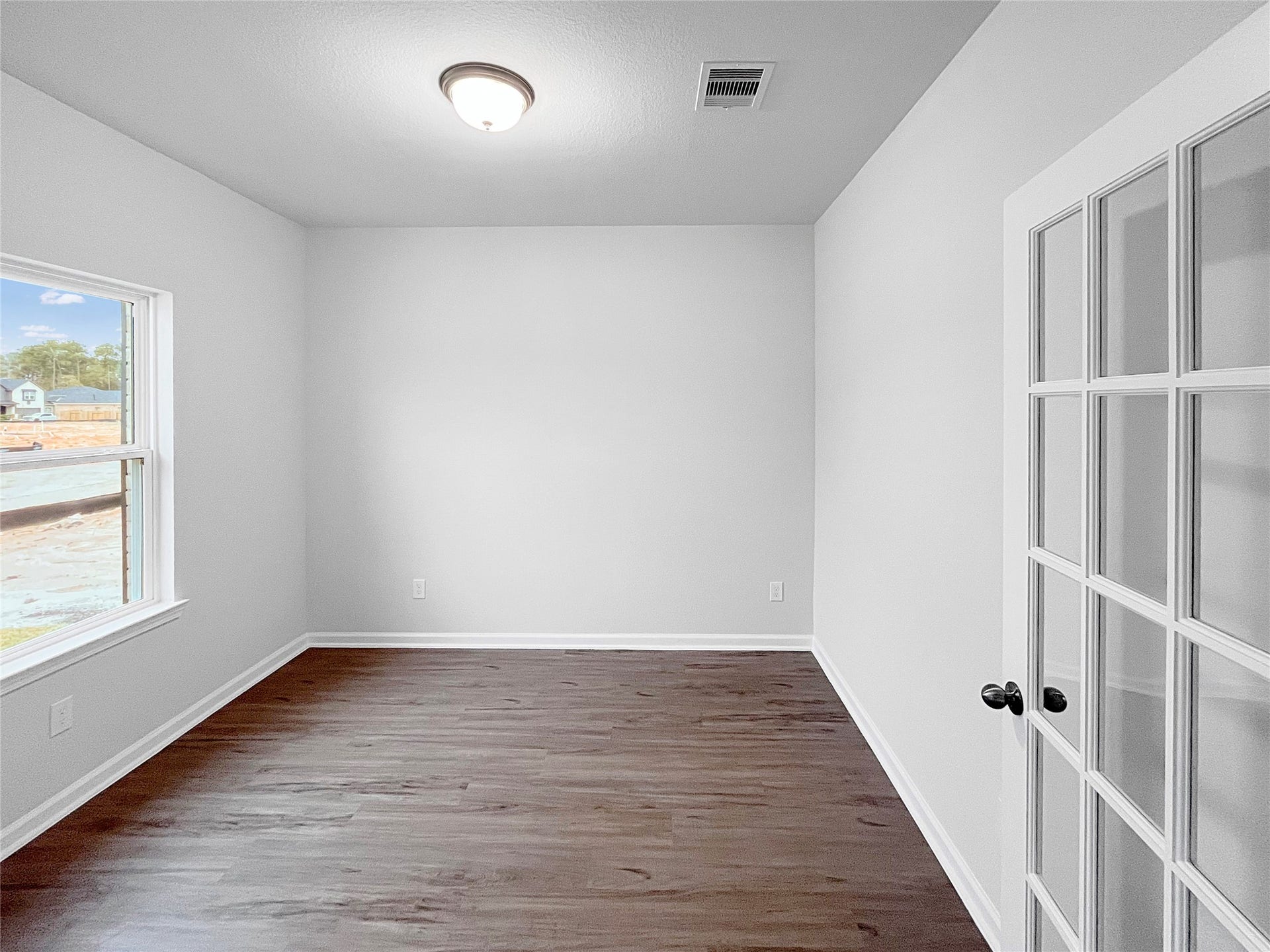 2831 Wind Cave Drive, Iowa Colony, TX 77583 Oakshire II- Study. Sample image for illustration; upgrades, options, and colors may vary.