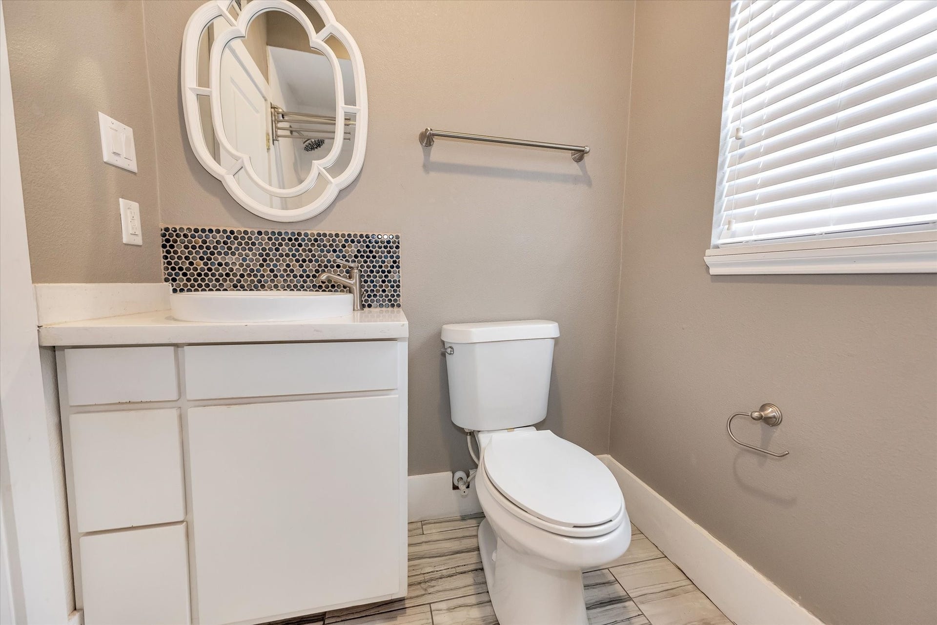 4114 Lamar Street, Houston, TX 77023 4114 Lamar Street, Houston, TX 77023