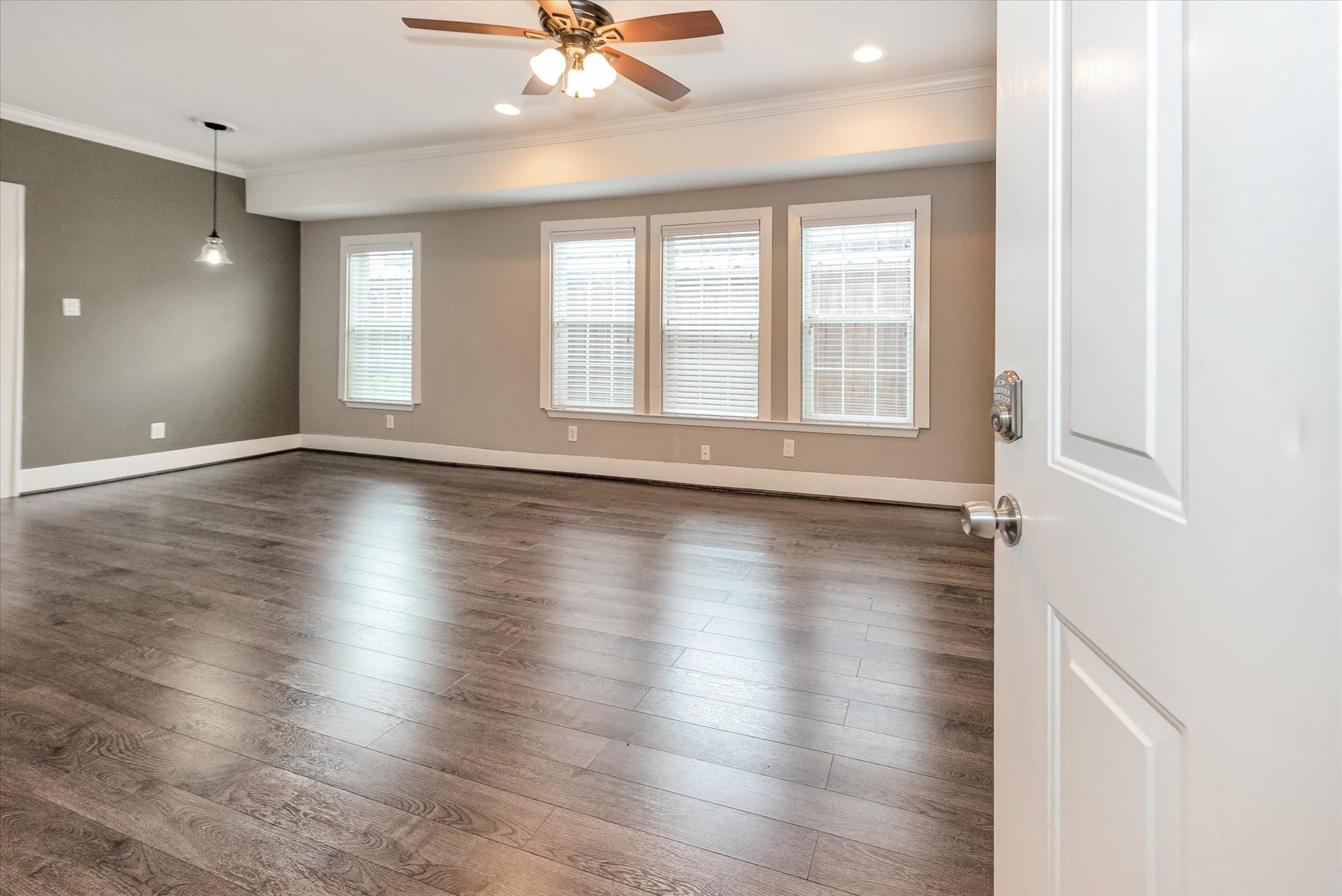 4114 Lamar Street, Houston, TX 77023 4114 Lamar Street, Houston, TX 77023