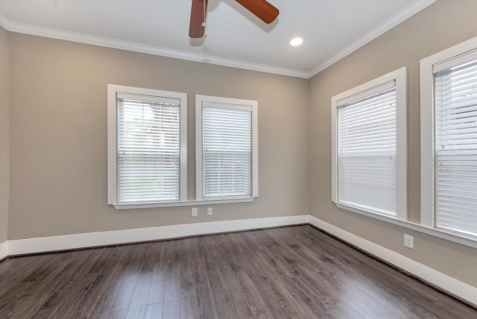4114 Lamar Street, Houston, TX 77023 4114 Lamar Street, Houston, TX 77023