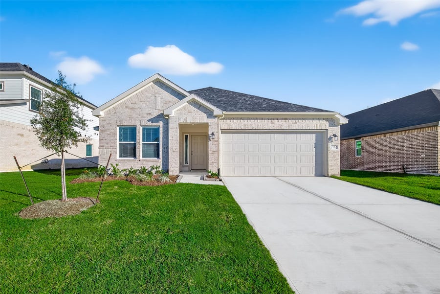 Property photo for 2118 Spring Hollow Dr Drive, Baytown, TX