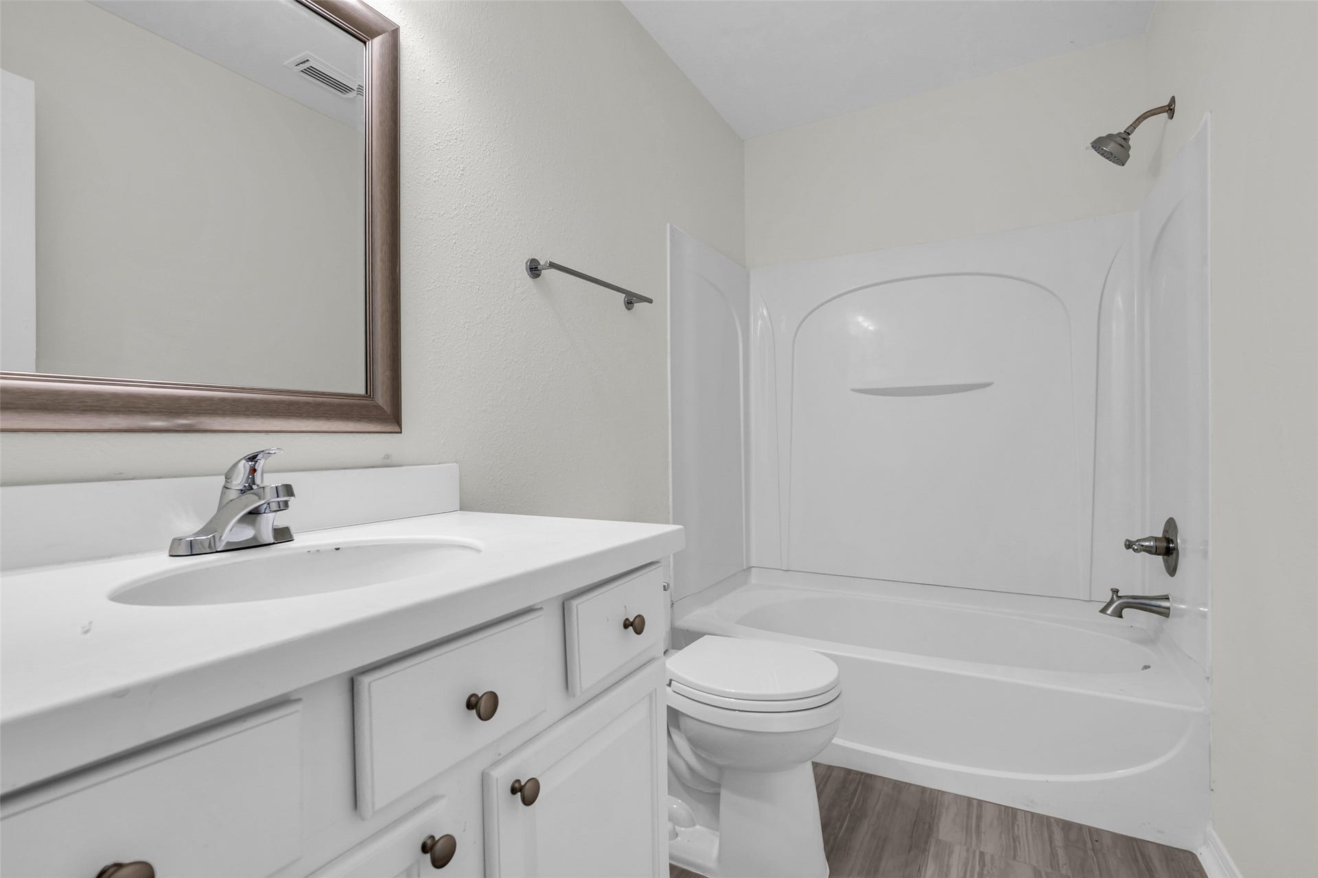 Upstairs full bath