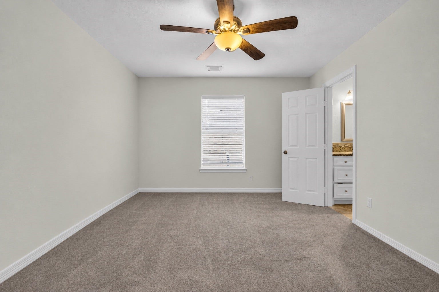 Bedroom 4 with private bath