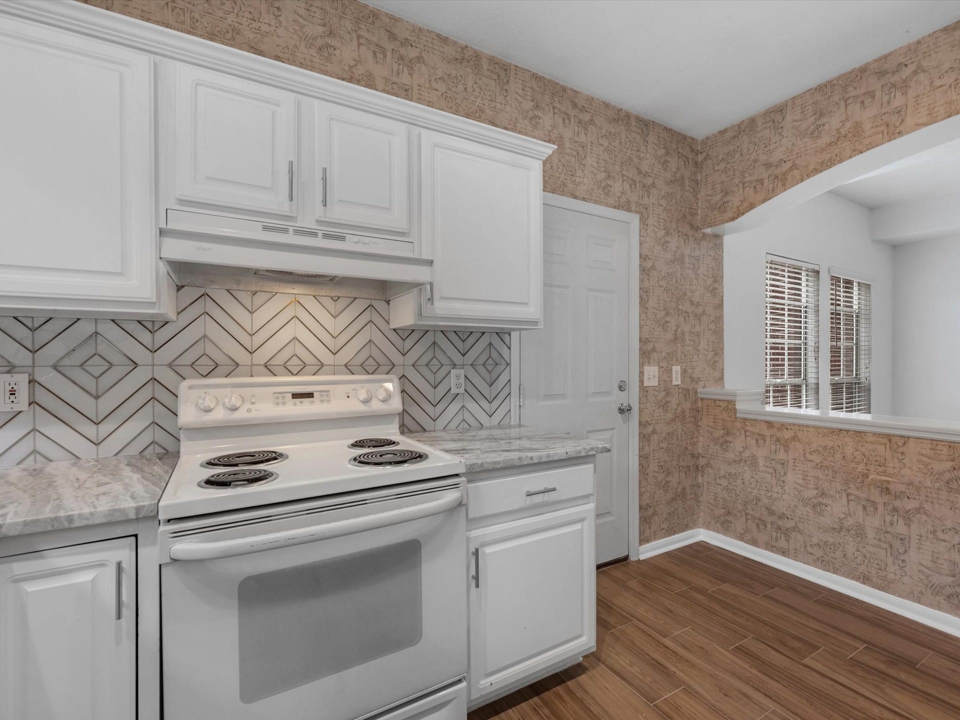 142 N Magnolia Pond Place, The Woodlands, TX 77381 142 N Magnolia Pond Place, The Woodlands, TX 77381