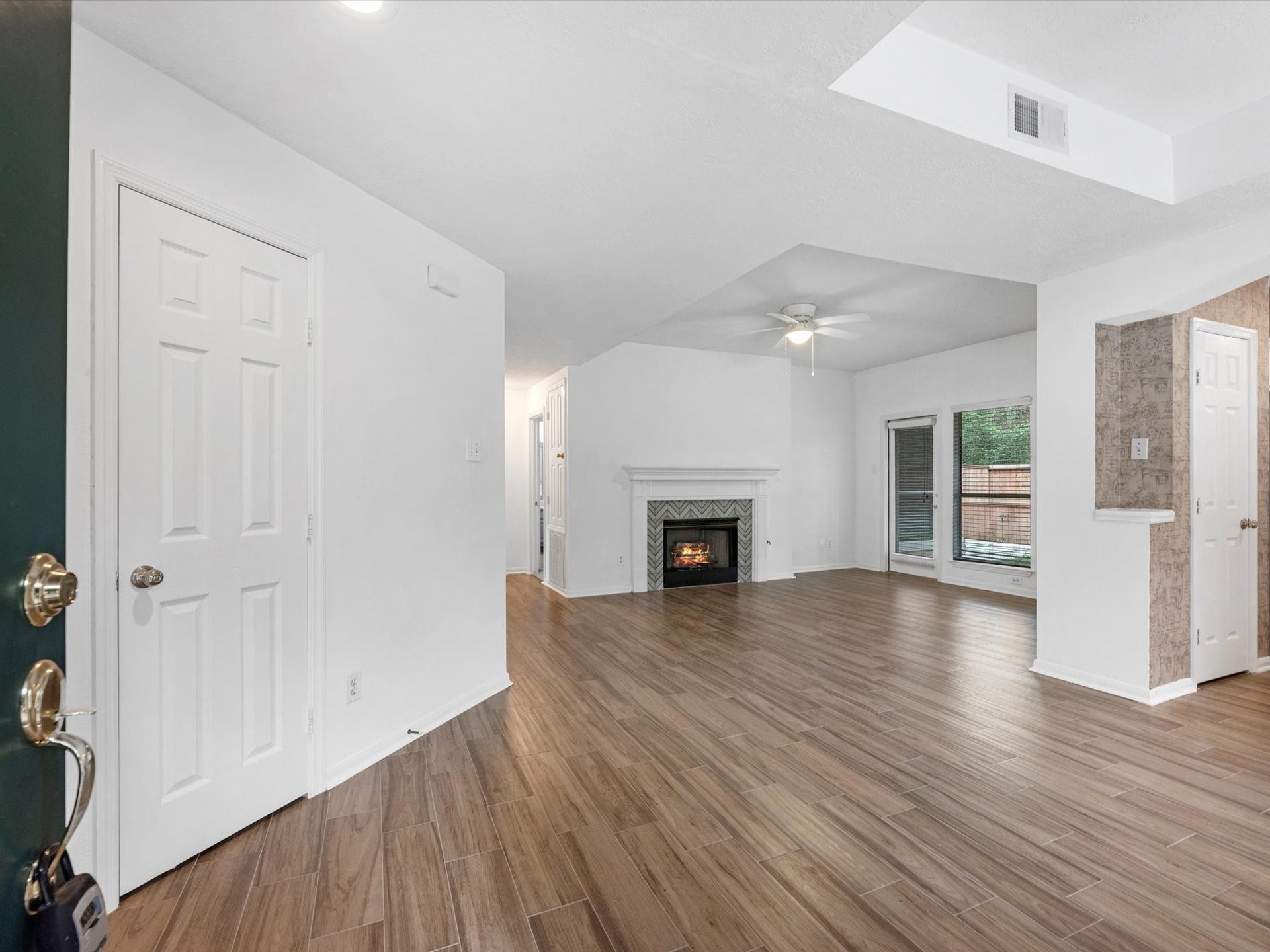 142 N Magnolia Pond Place, The Woodlands, TX 77381 142 N Magnolia Pond Place, The Woodlands, TX 77381