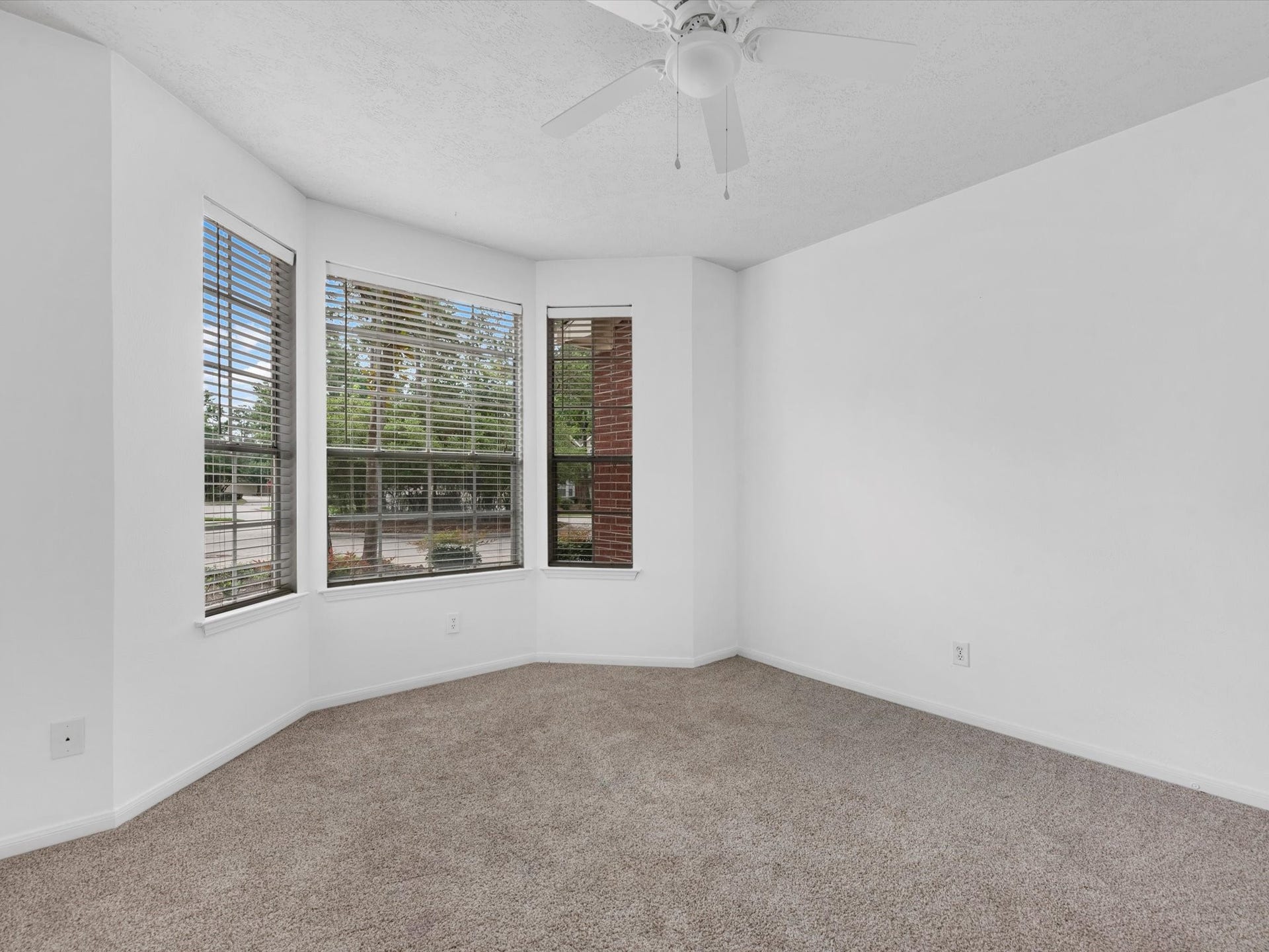 142 N Magnolia Pond Place, The Woodlands, TX 77381 142 N Magnolia Pond Place, The Woodlands, TX 77381