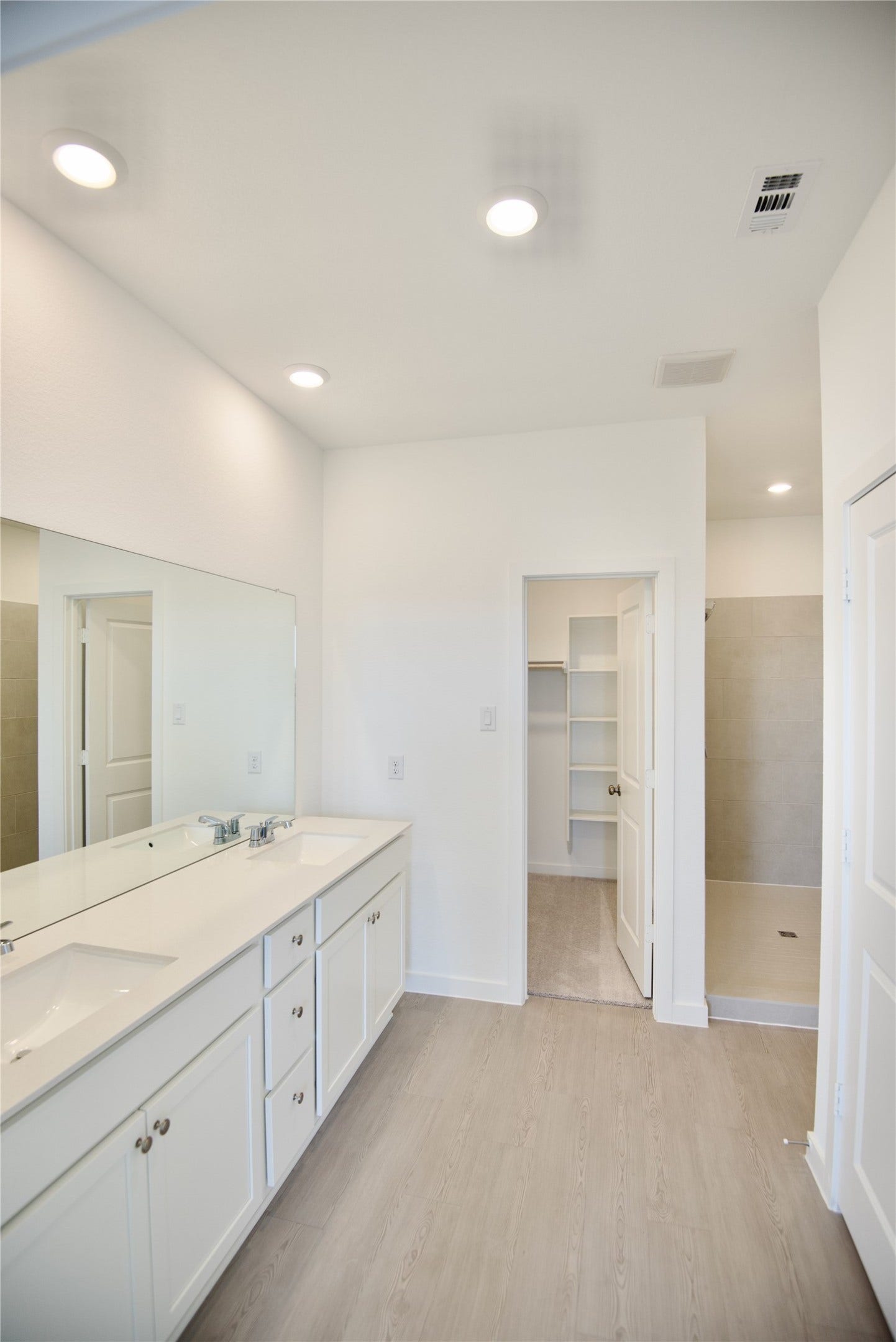 10615 Summers Way, Beasley, TX 77417 Spacious Primary Bath