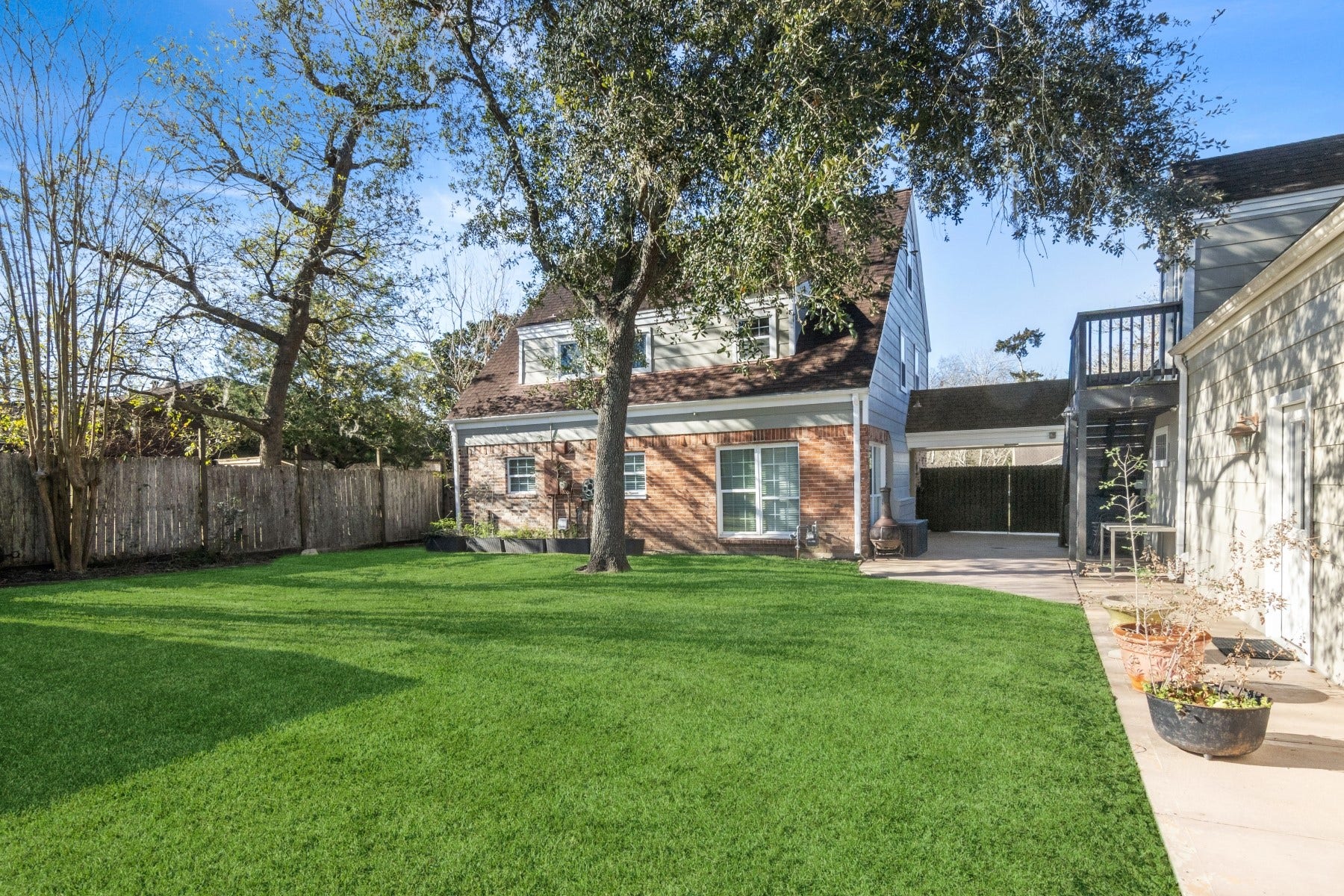 5443 Appleblossom Lane, Friendswood, TX 77546 Breezeway to garage.