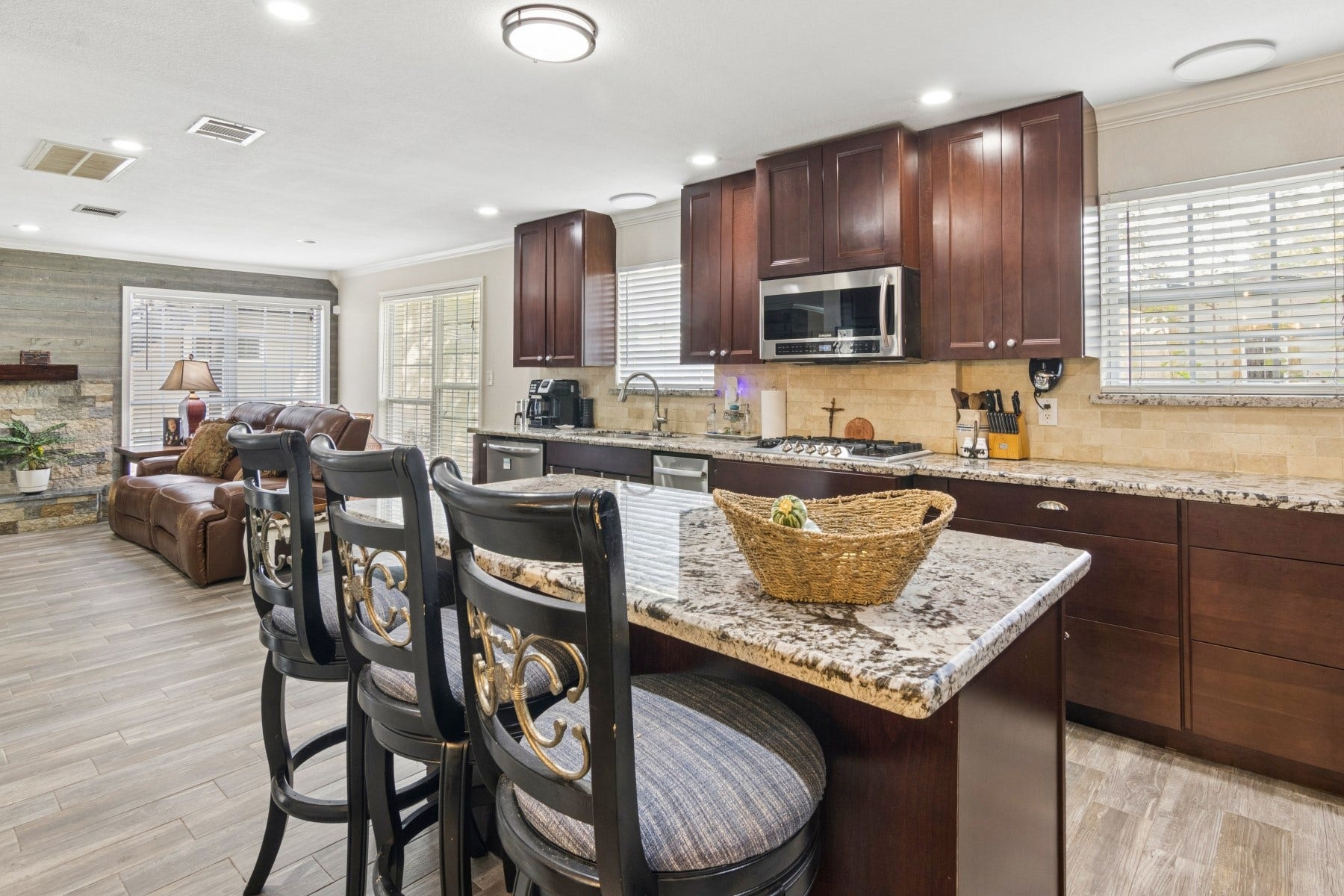 5443 Appleblossom Lane, Friendswood, TX 77546 Island seating.