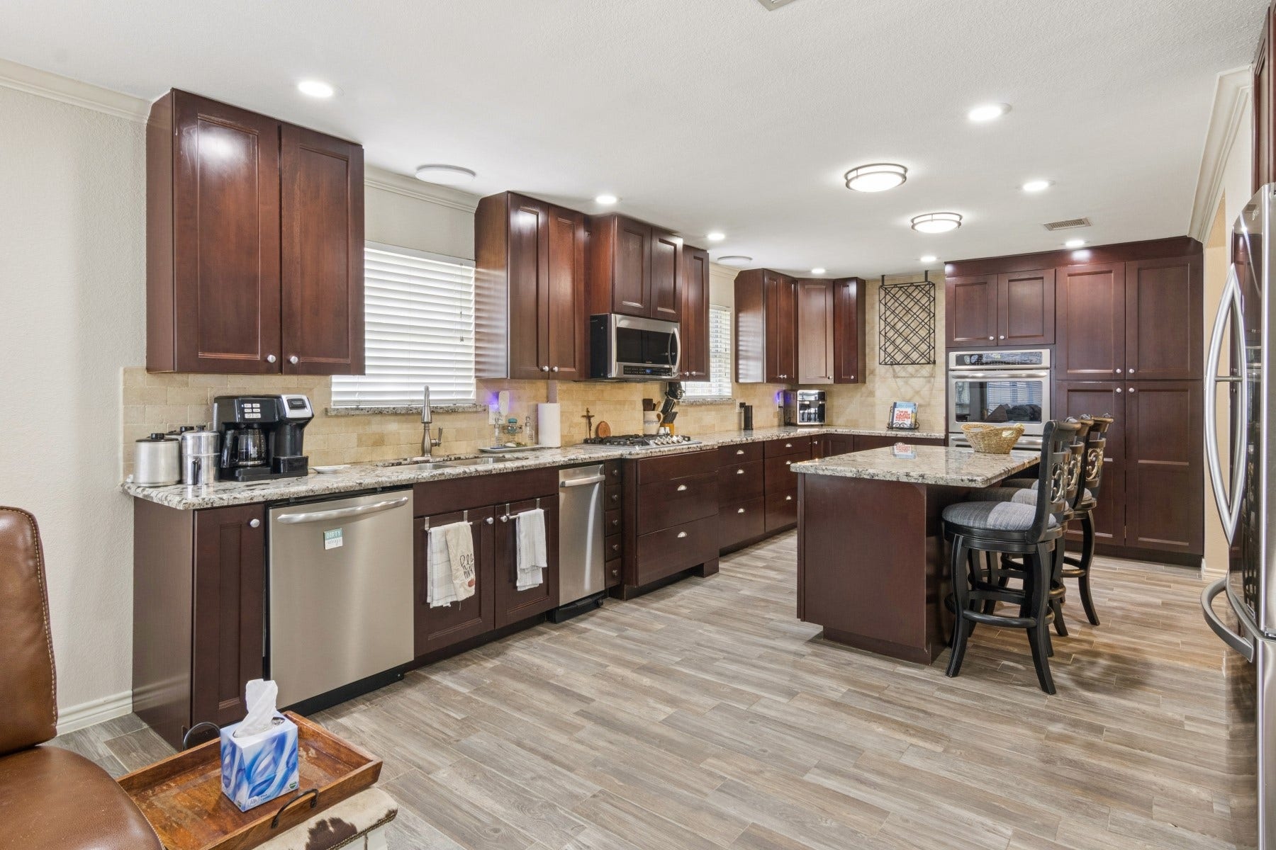 5443 Appleblossom Lane, Friendswood, TX 77546 Upgrades throughout.
