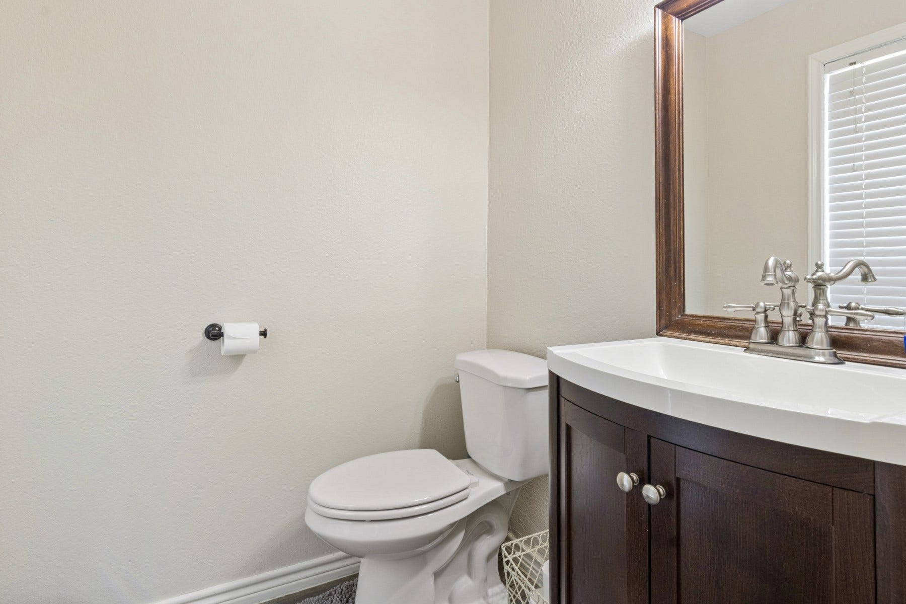 5443 Appleblossom Lane, Friendswood, TX 77546 Half bath at the entry.