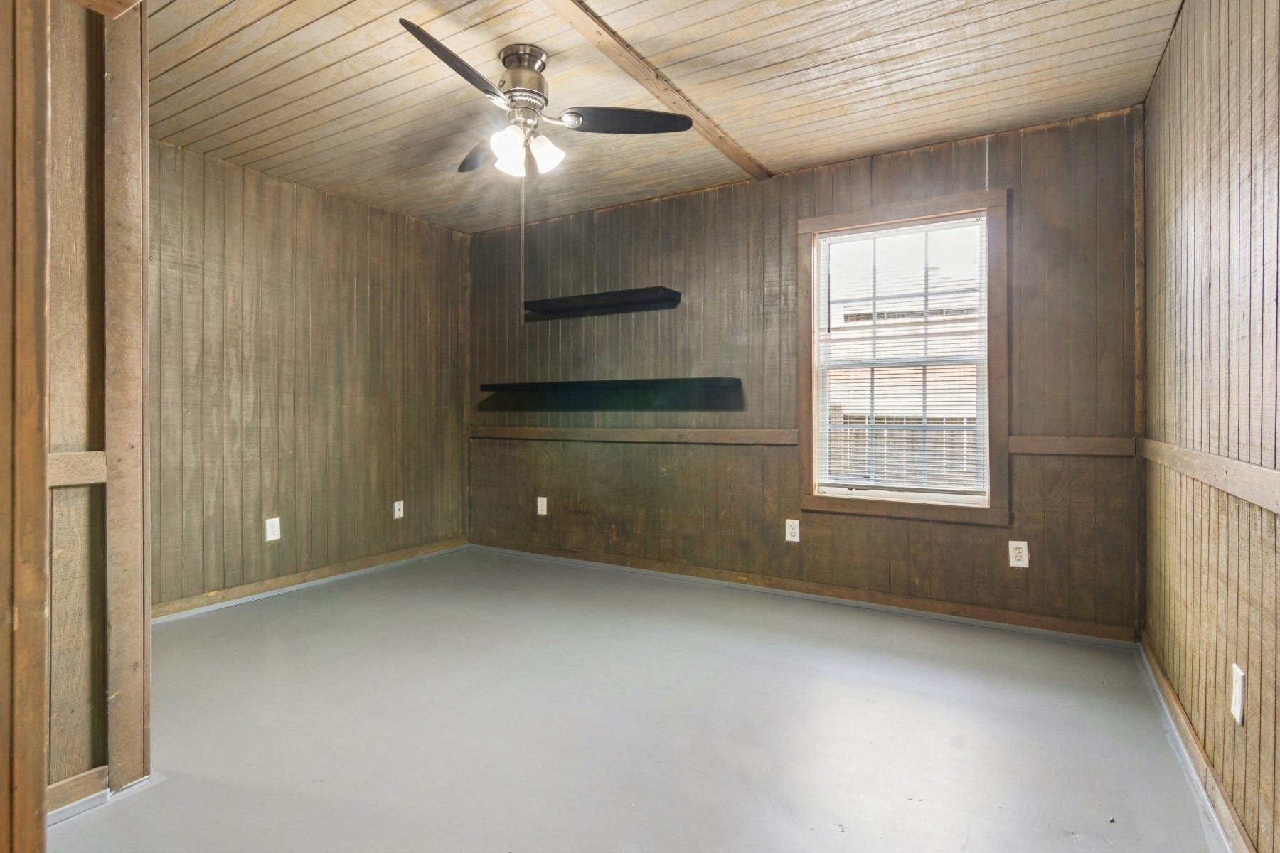 5443 Appleblossom Lane, Friendswood, TX 77546 Bedroom in guest house.