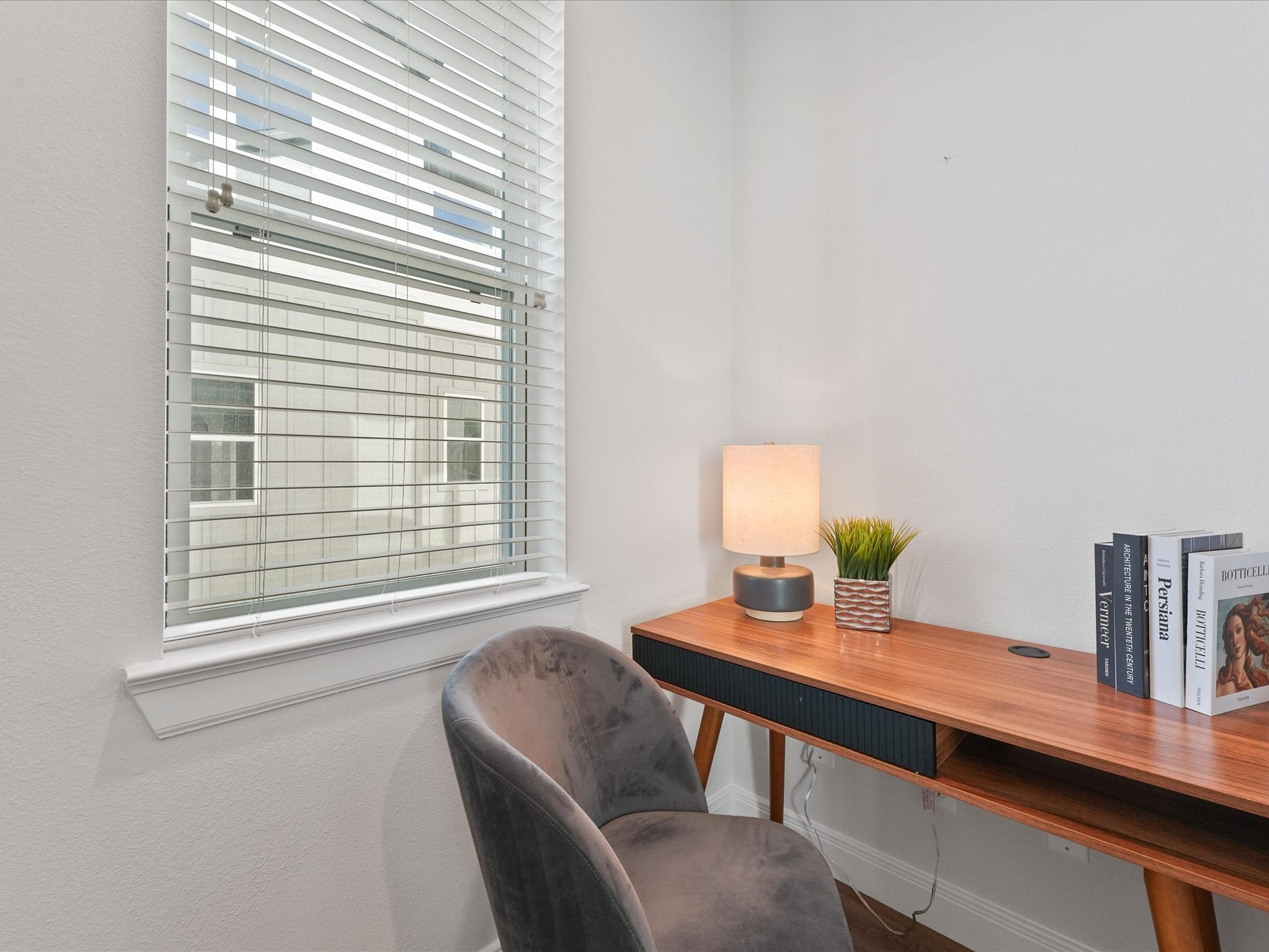 4832 Pinemont Drive, Houston, TX 77092 Home Office Space
