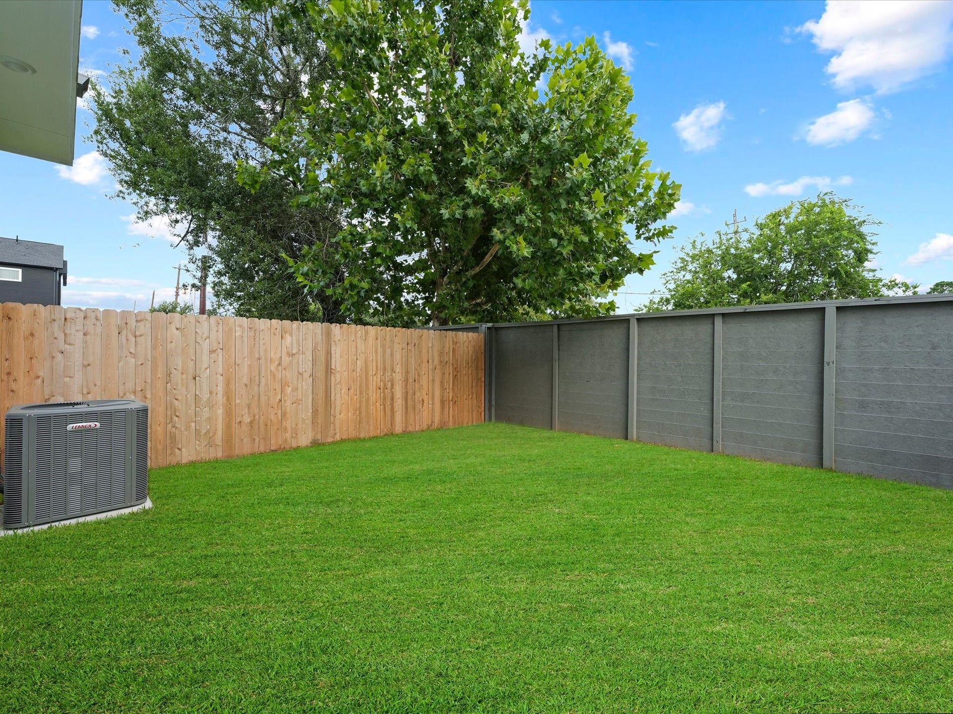 4832 Pinemont Drive, Houston, TX 77092 4832 Pinemont Drive, Houston, TX 77092