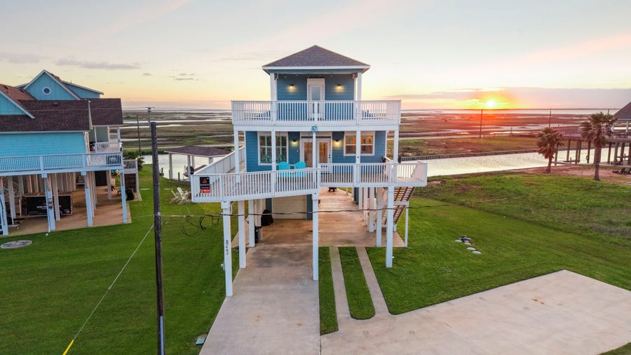 Property photo for 405 Pompano Drive, Freeport, TX