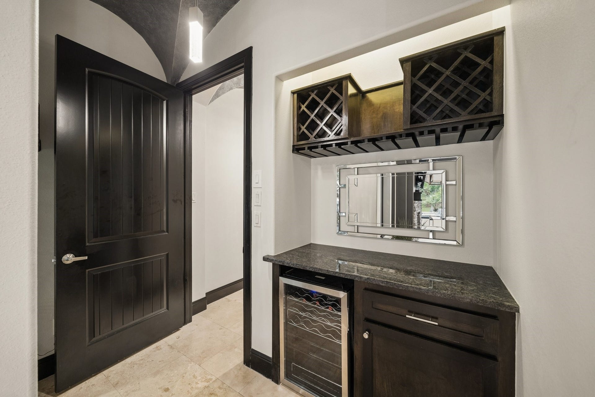 27303 E Benders Landing Boulevard, Spring, TX 77386 Primary suite Beverage bar. A custom wine storage, built-in beverage refrigerator, and additional cabinetry, creating the ideal space for relaxing with the convenience.