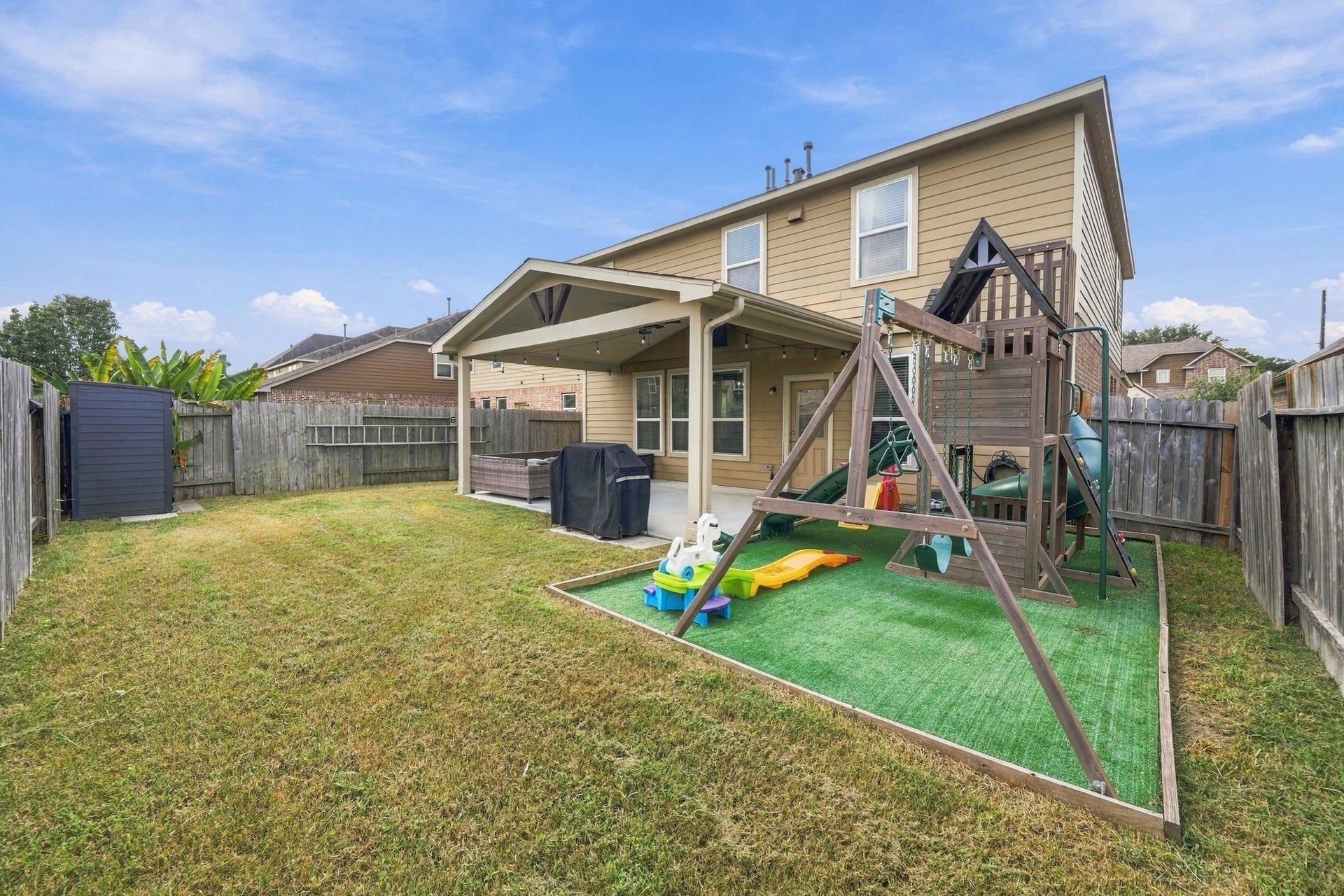 Backyard & Covered Patio: Fenced backyard with a generous covered patio, creating an inviting extension of the home for outdoor dining, entertaining, and relaxation.