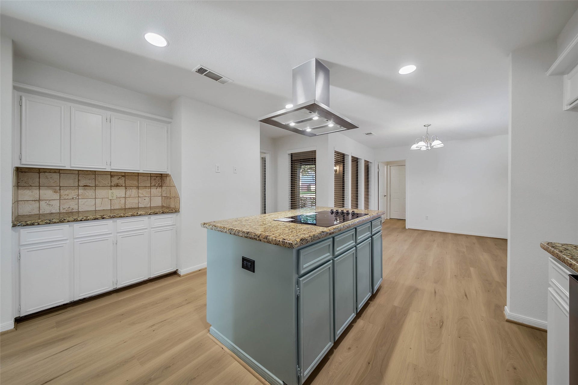 813 E Green Belt Drive, Sugar Land, TX 77498 813 E Green Belt Drive, Sugar Land, TX 77498