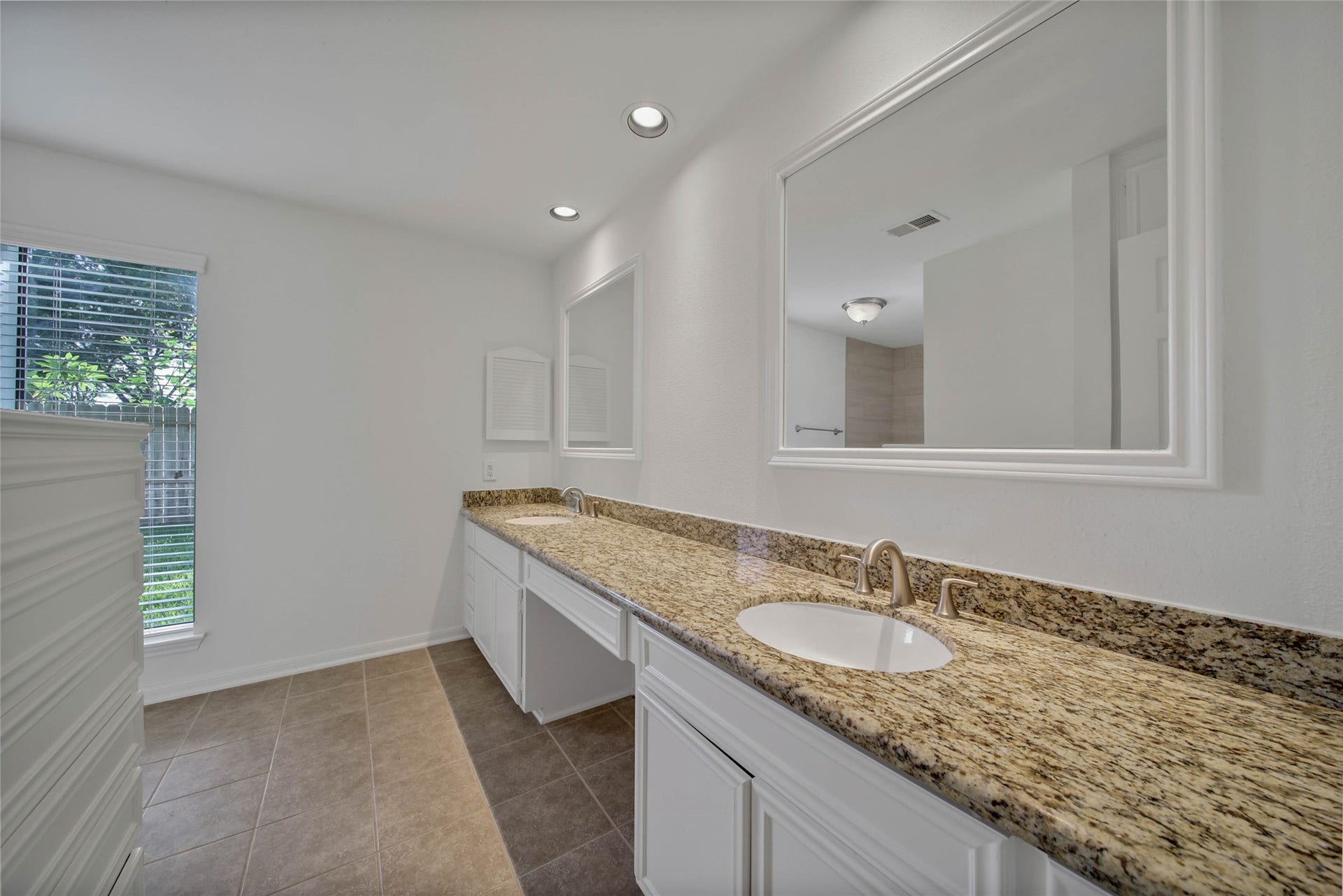 813 E Green Belt Drive, Sugar Land, TX 77498 813 E Green Belt Drive, Sugar Land, TX 77498