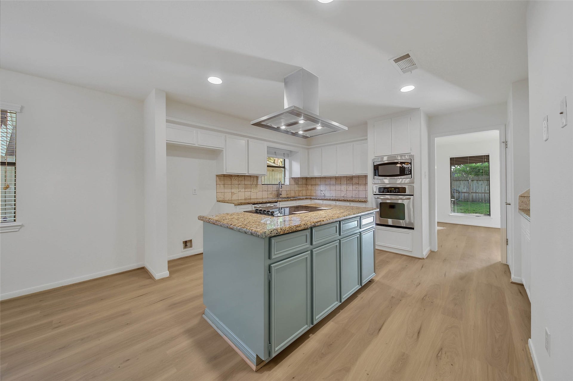 813 E Green Belt Drive, Sugar Land, TX 77498 813 E Green Belt Drive, Sugar Land, TX 77498